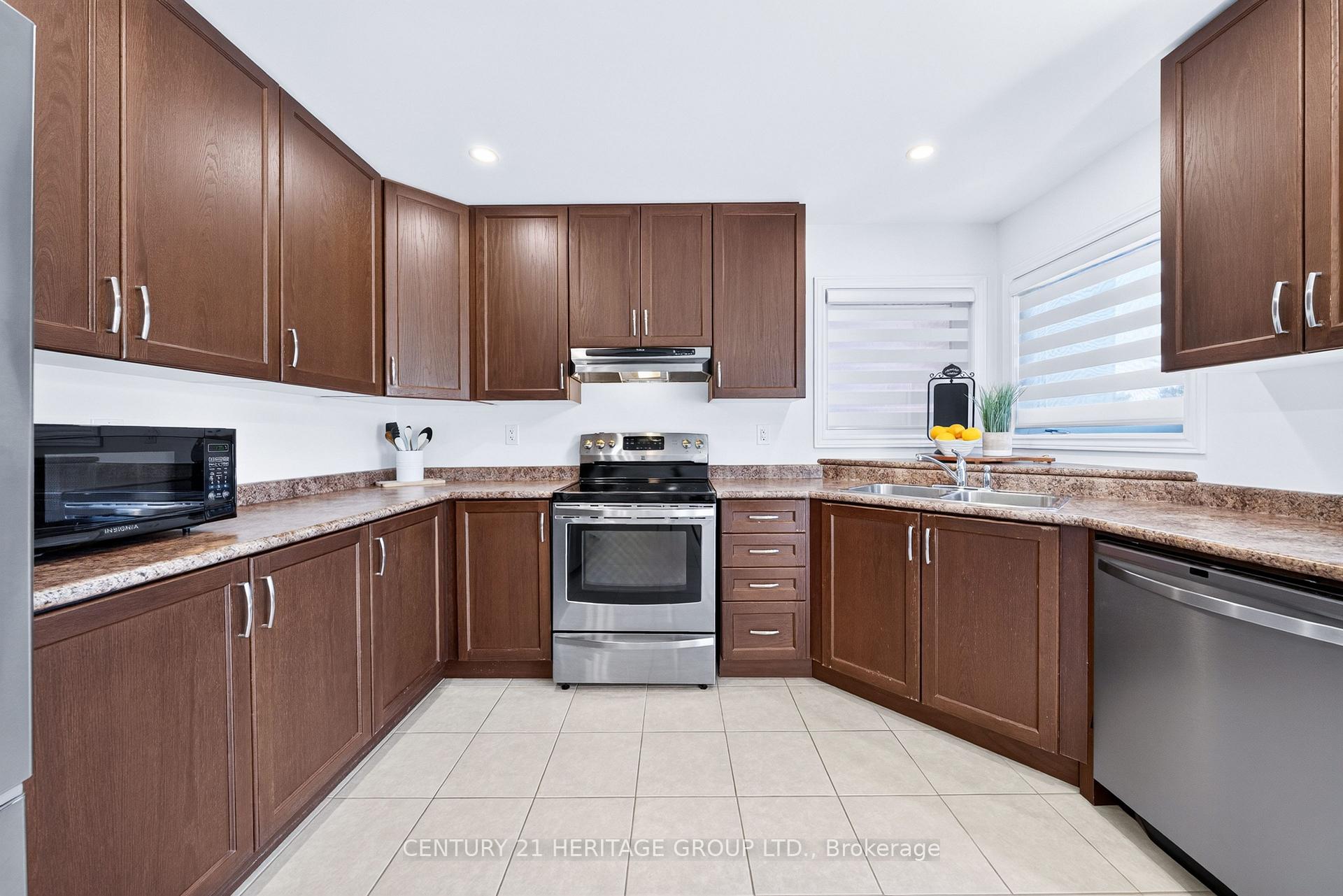 Photo 14 of 244 Gord Clelland Gate, Newmarket, Woodland Hill — HOMEH