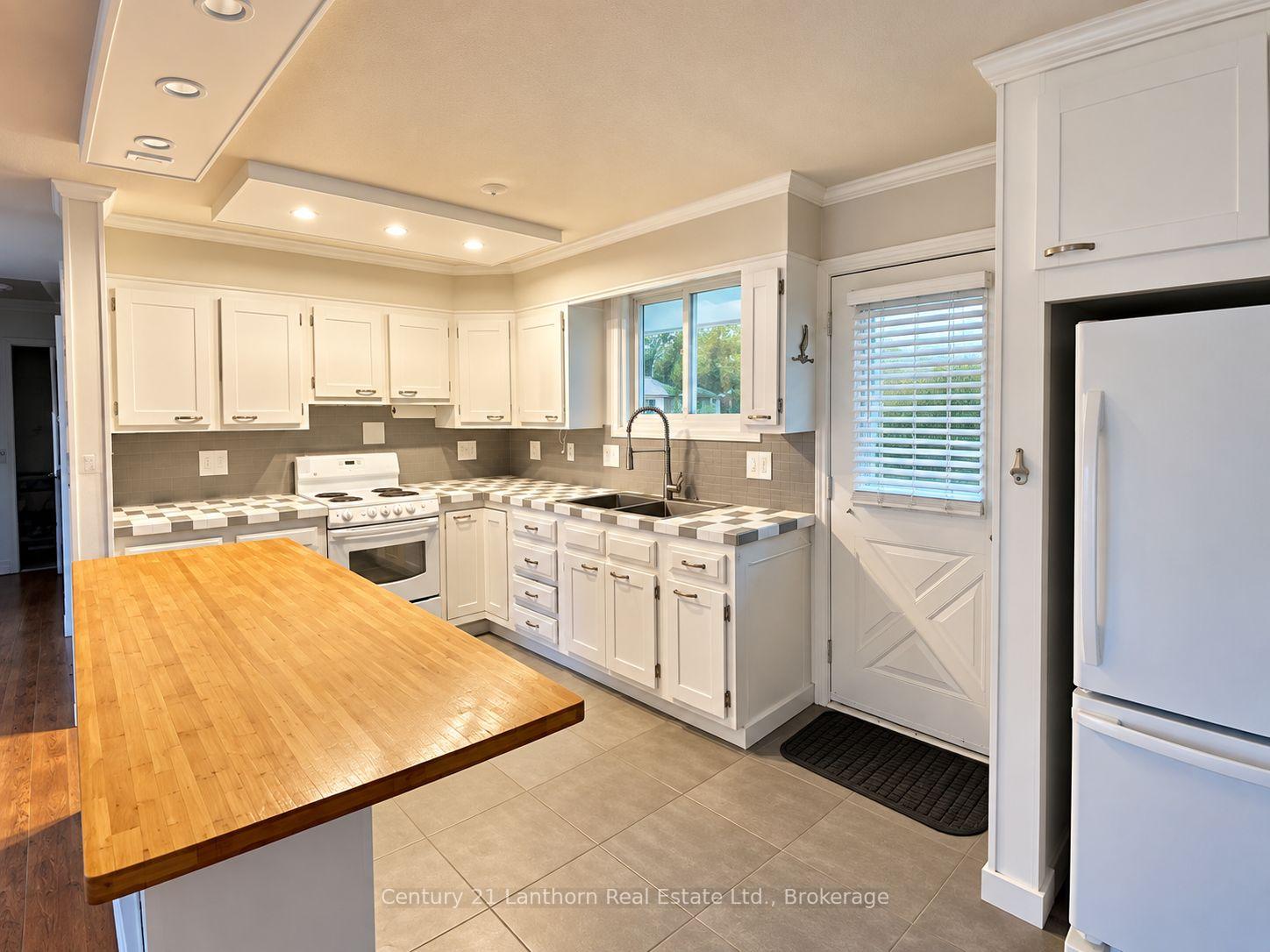 Photo 10 of 27 Willow Point Road, Brighton, Rural Brighton — HOMEH