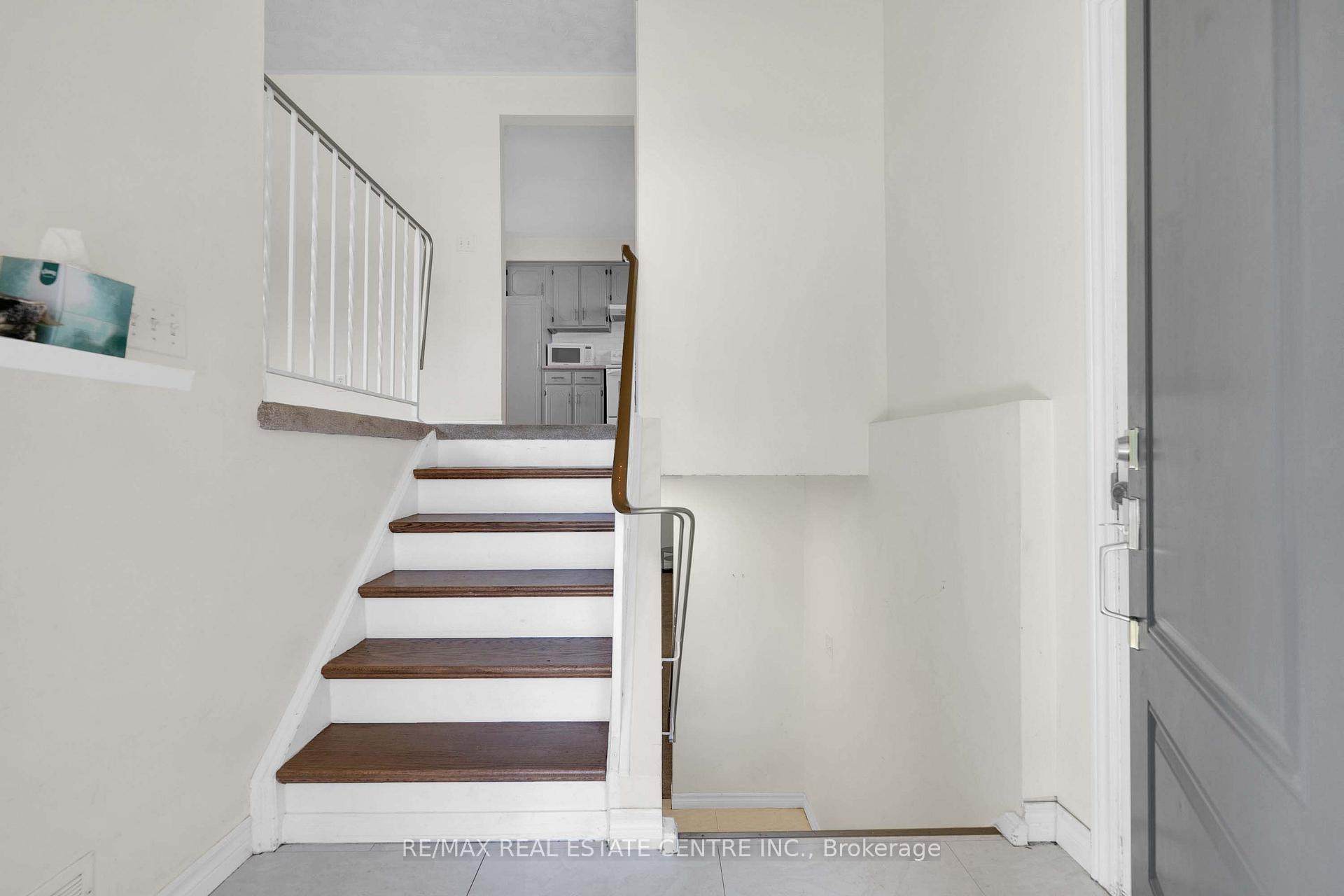 Photo 5 of 141 Cedar Crest Street, Kitchener, Forest Heights — HOMEH