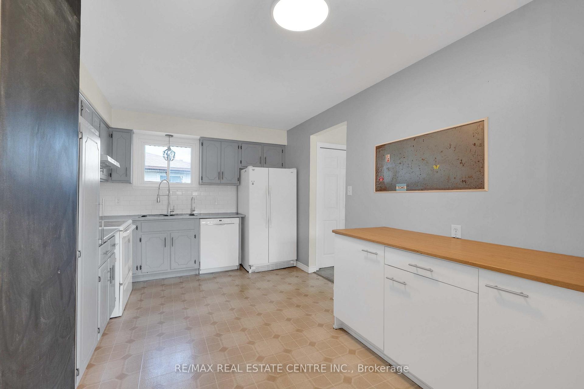 Photo 11 of 141 Cedar Crest Street, Kitchener, Forest Heights — HOMEH
