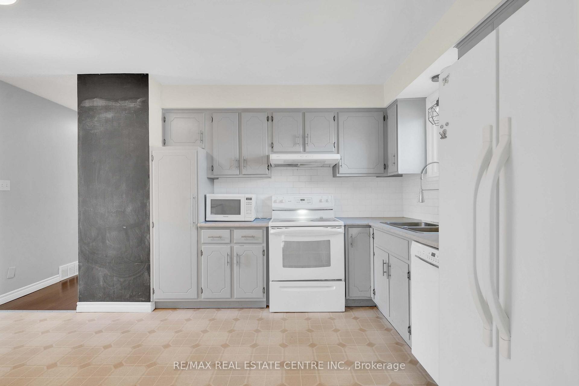 Photo 12 of 141 Cedar Crest Street, Kitchener, Forest Heights — HOMEH