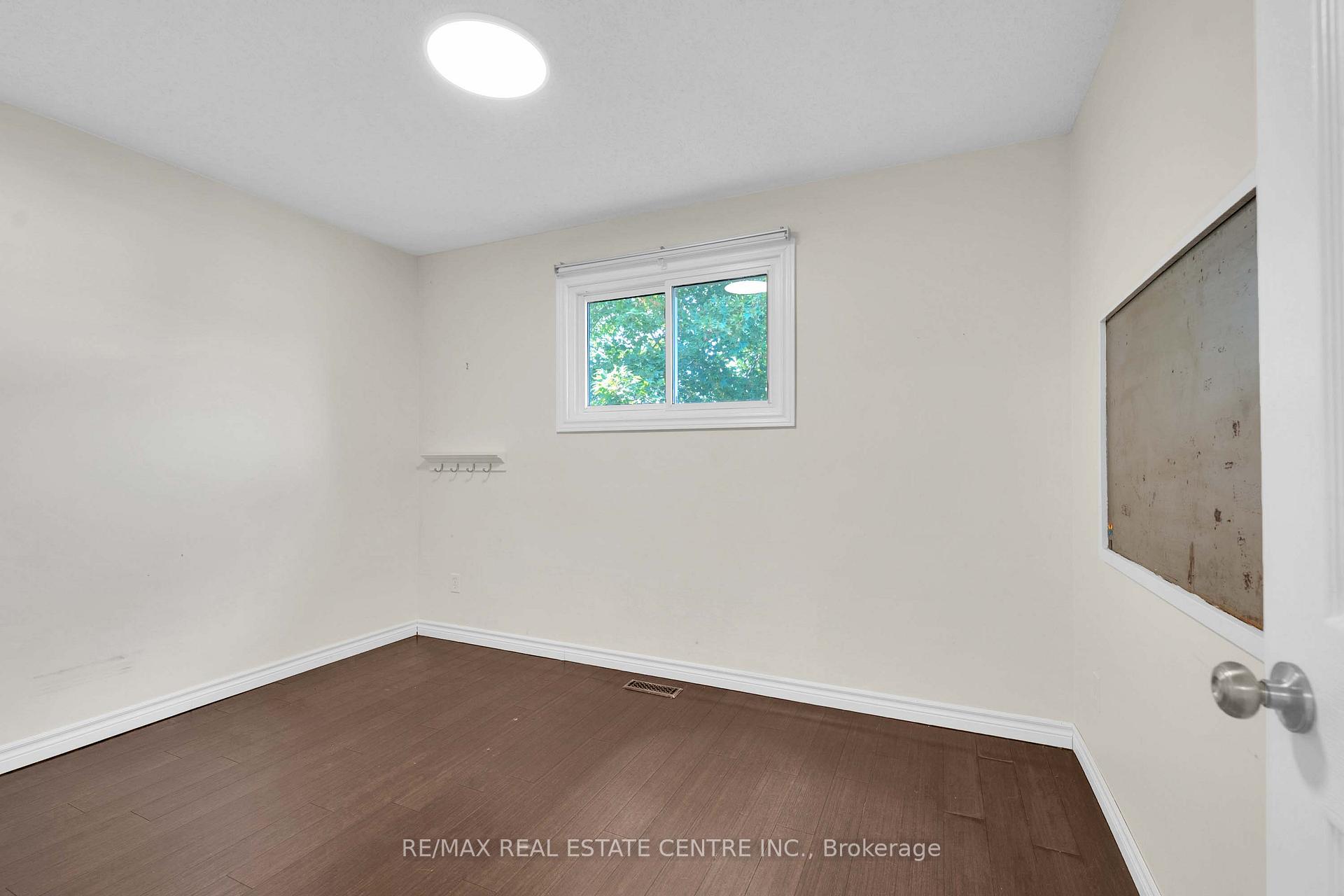 Photo 16 of 141 Cedar Crest Street, Kitchener, Forest Heights — HOMEH
