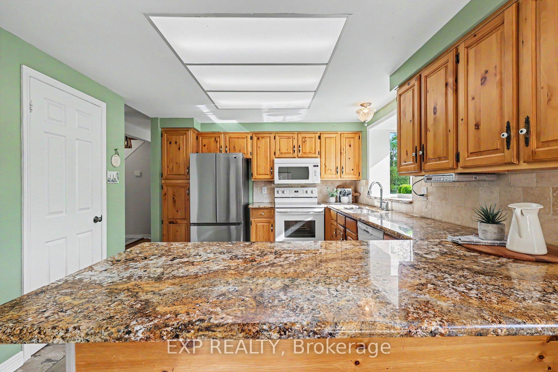 Photo 15 of 105 Country Club Drive, Ottawa, Hunt Club — HOMEH