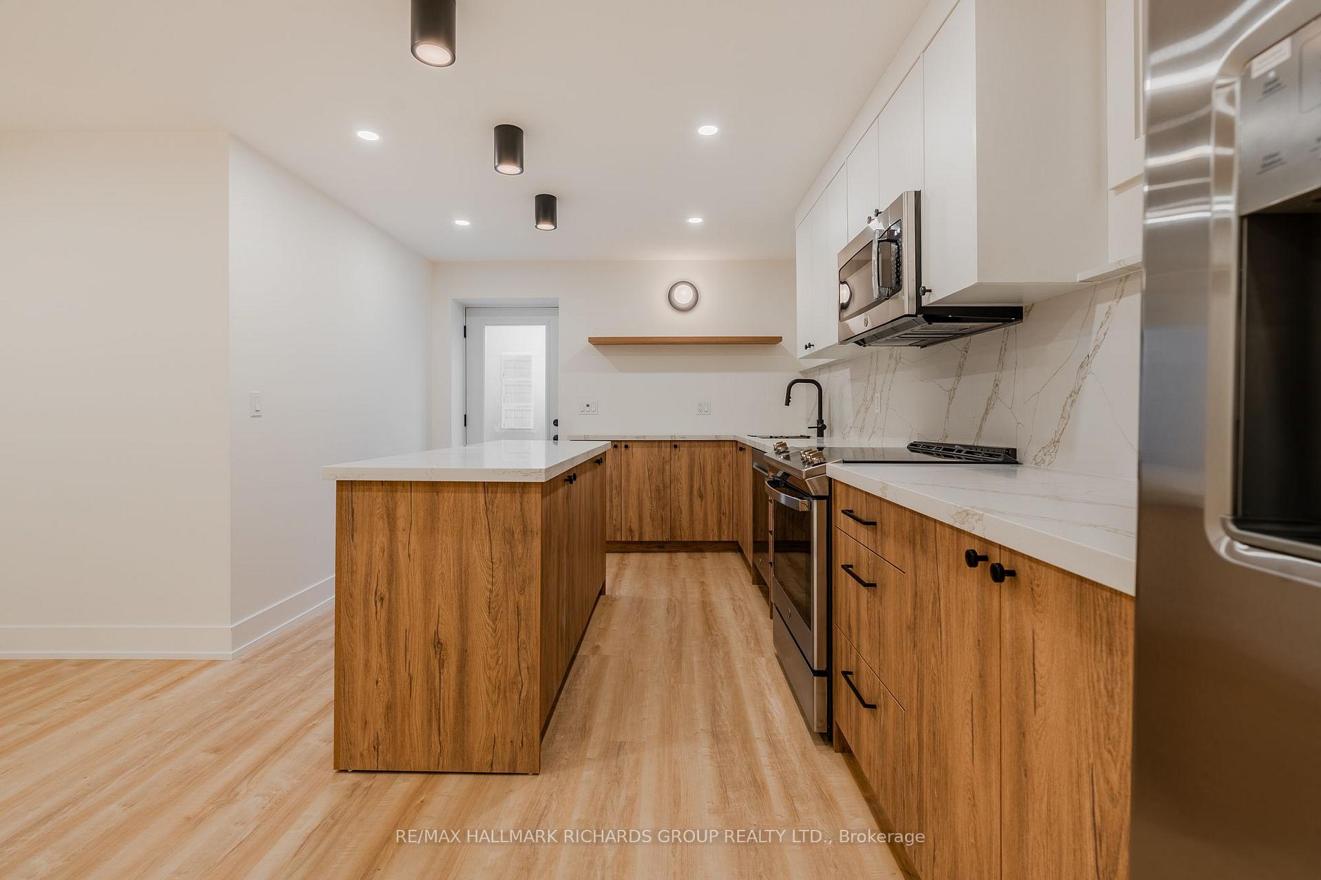 Photo 3 of Unit Lower, 20 Wineva Avenue, Toronto, The Beaches — HOMEH