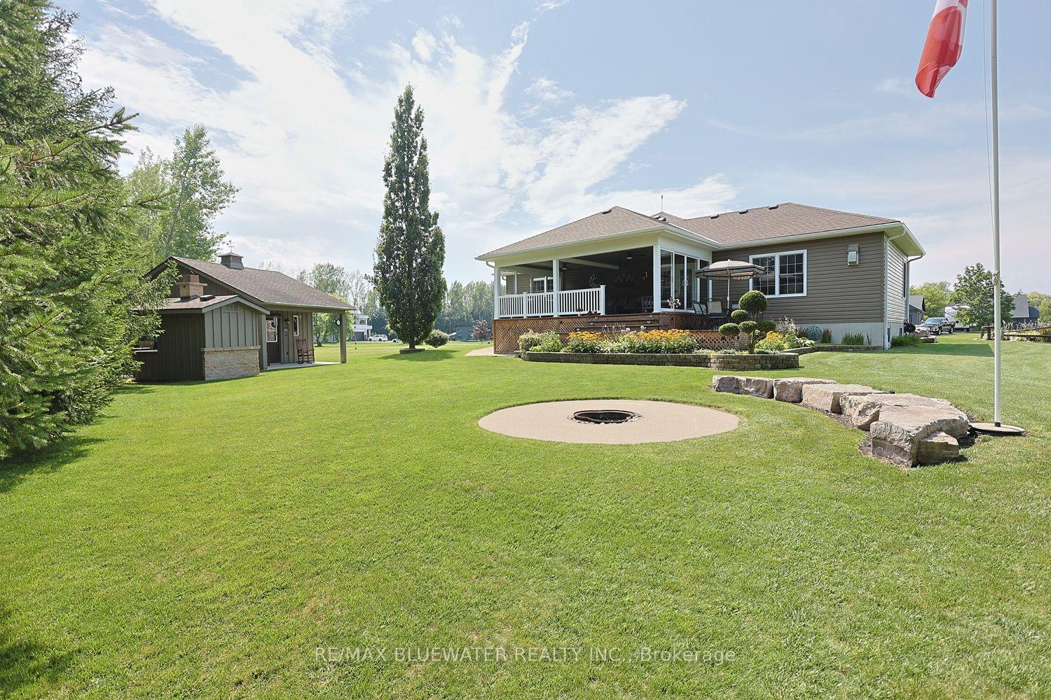Photo 2 of 71837 Sunridge Crescent, Bluewater, Hay — HOMEH