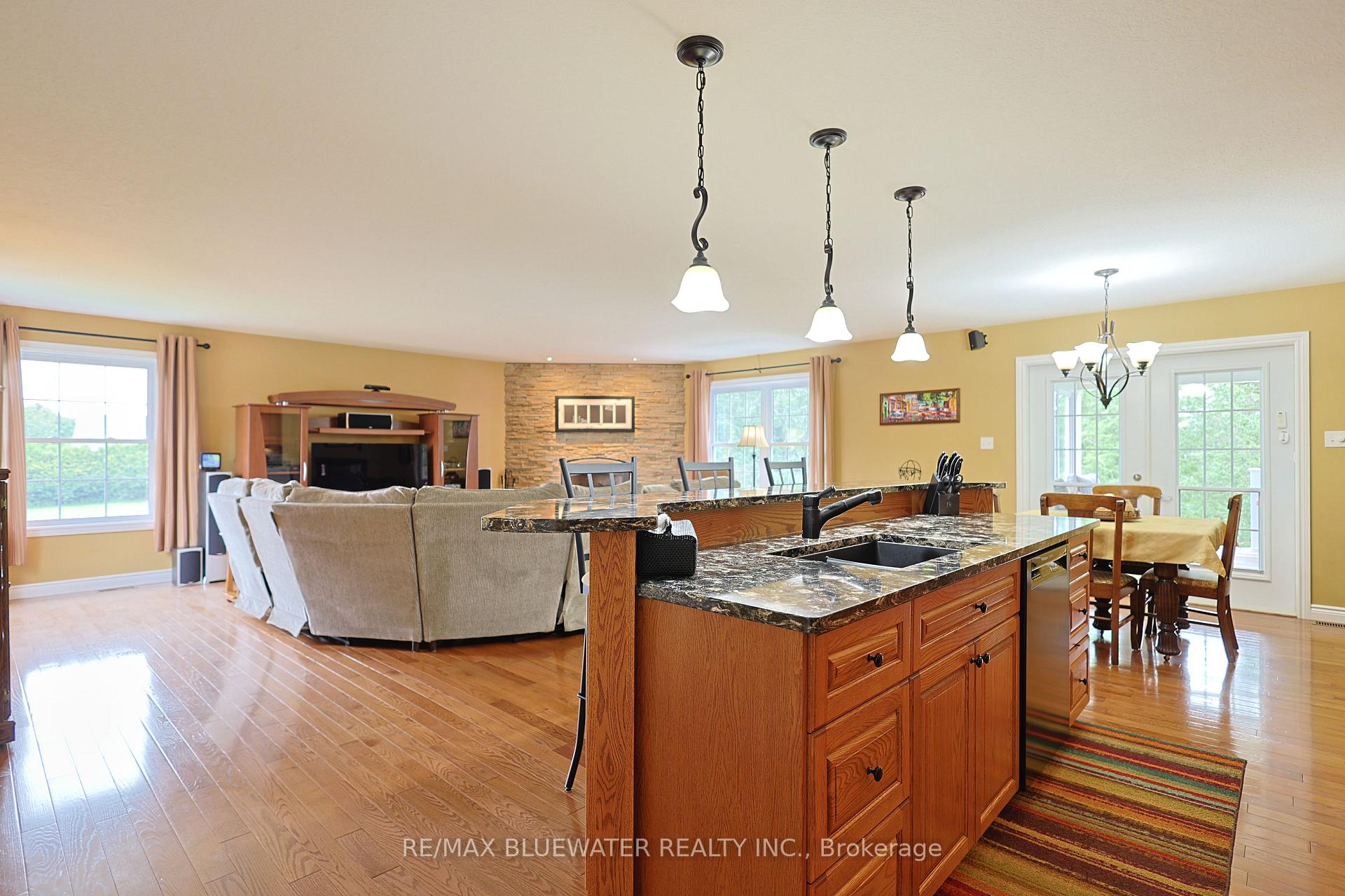 Photo 3 of 71837 Sunridge Crescent, Bluewater, Hay — HOMEH