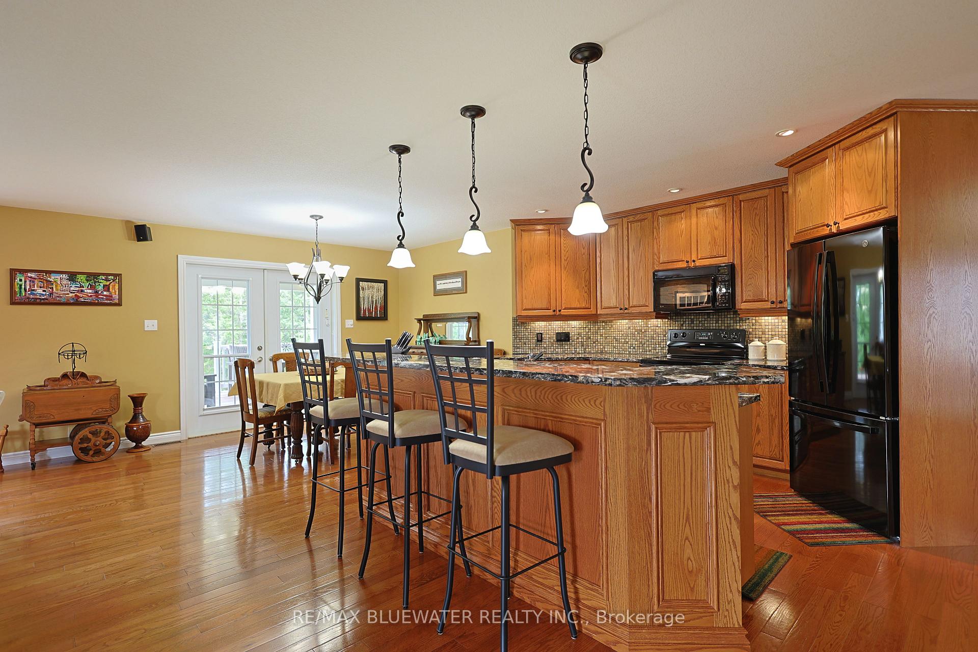 Photo 4 of 71837 Sunridge Crescent, Bluewater, Hay — HOMEH