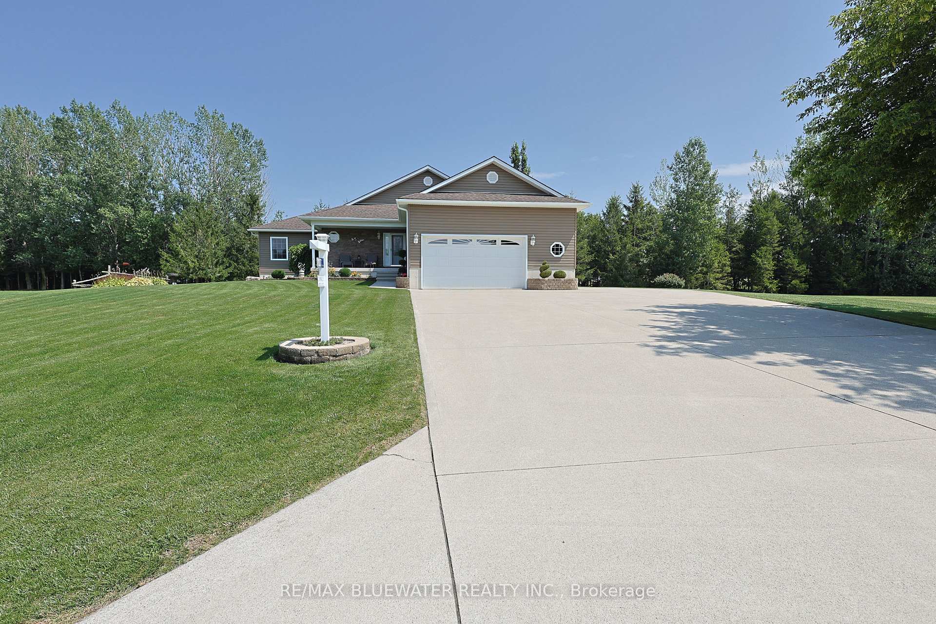 Photo 7 of 71837 Sunridge Crescent, Bluewater, Hay — HOMEH