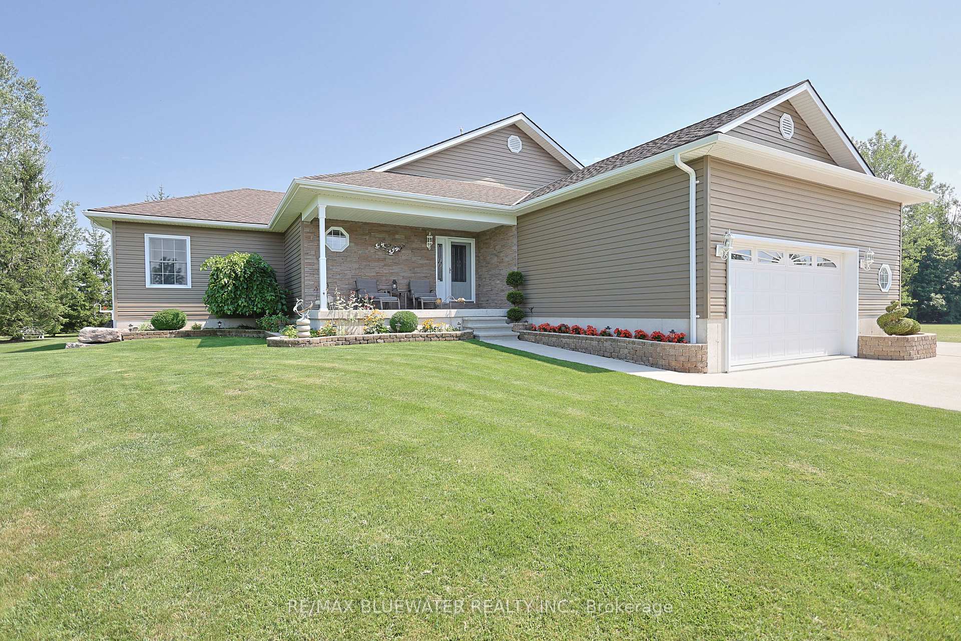Photo 8 of 71837 Sunridge Crescent, Bluewater, Hay — HOMEH