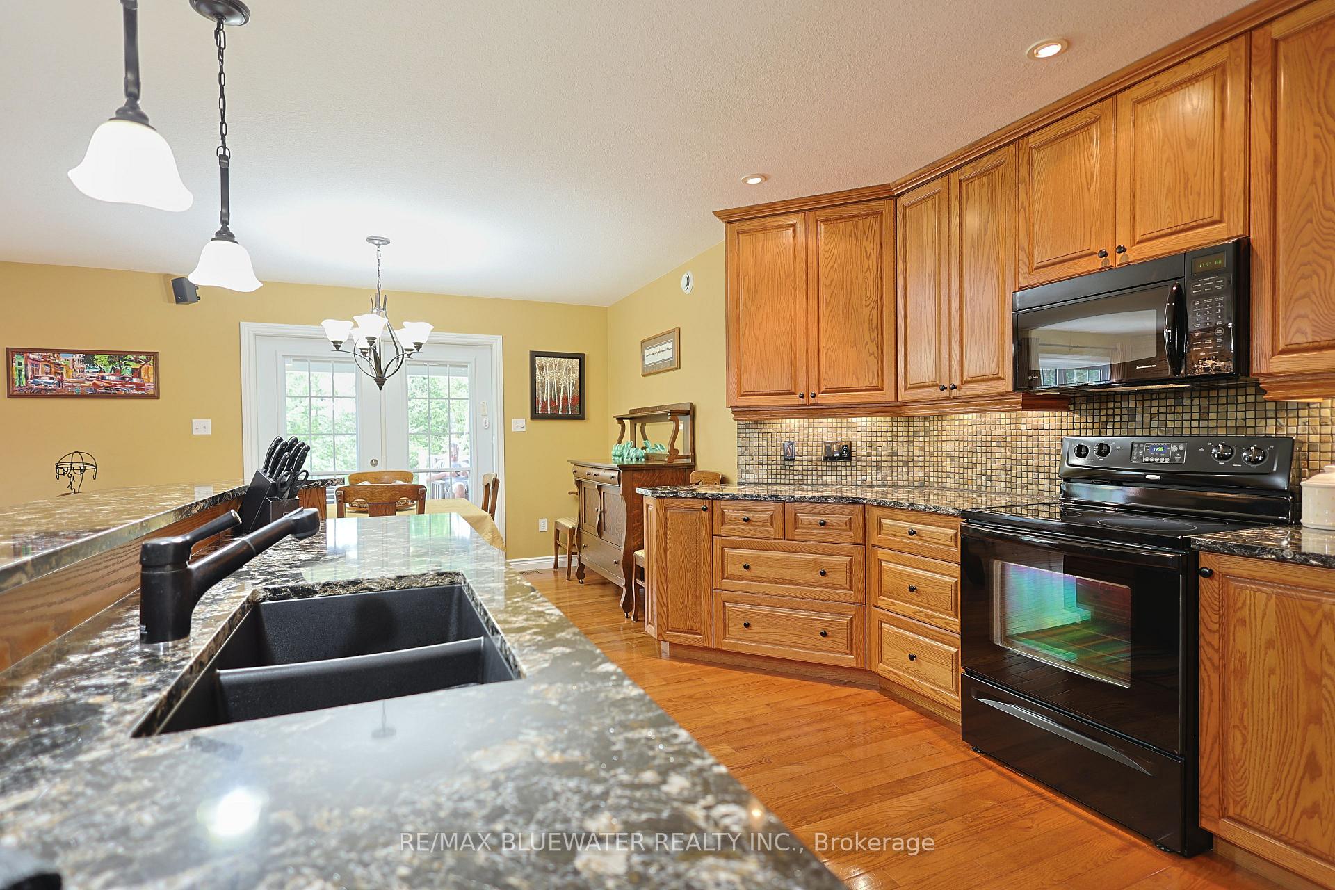 Photo 11 of 71837 Sunridge Crescent, Bluewater, Hay — HOMEH
