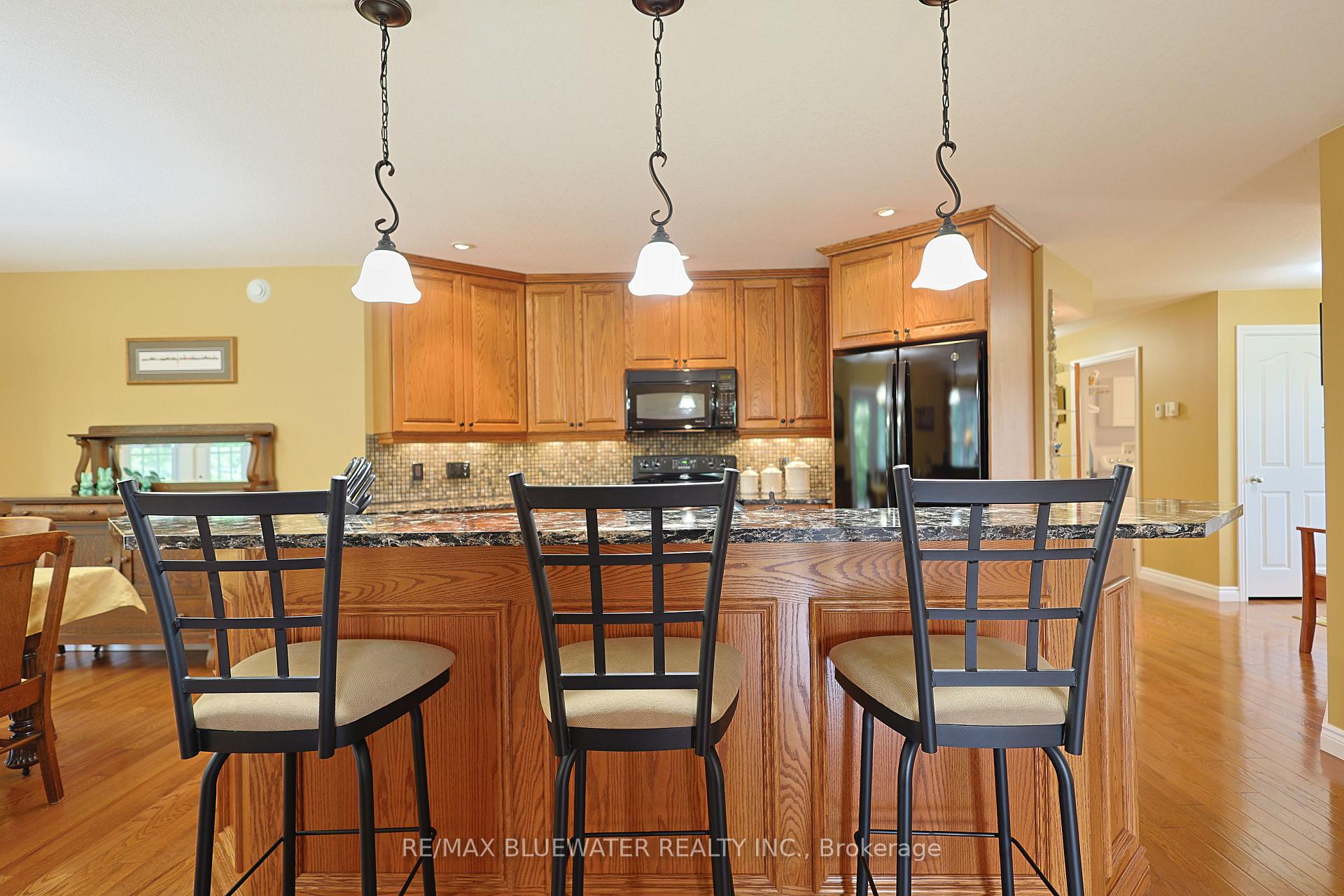 Photo 12 of 71837 Sunridge Crescent, Bluewater, Hay — HOMEH