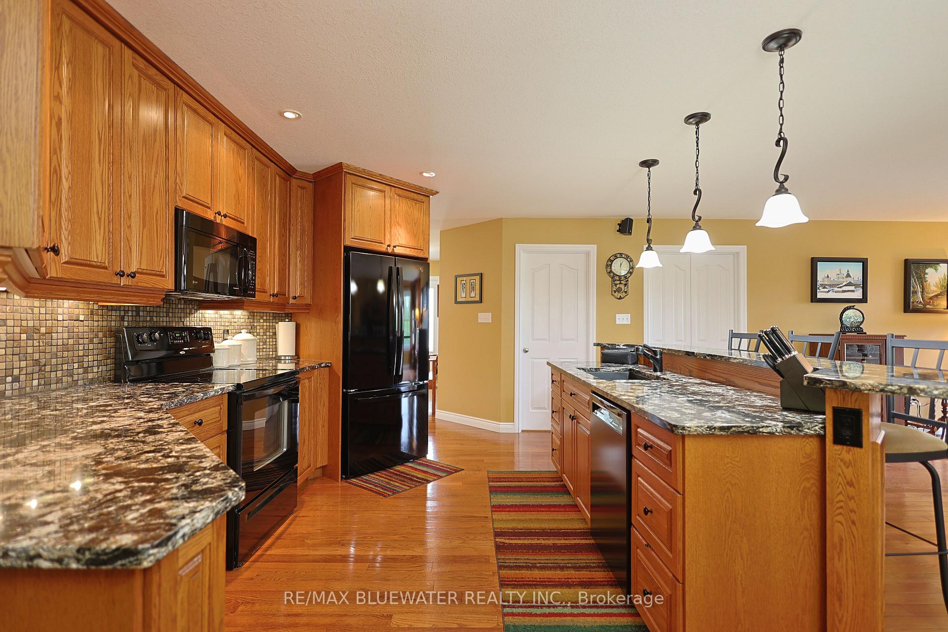 Photo 13 of 71837 Sunridge Crescent, Bluewater, Hay — HOMEH