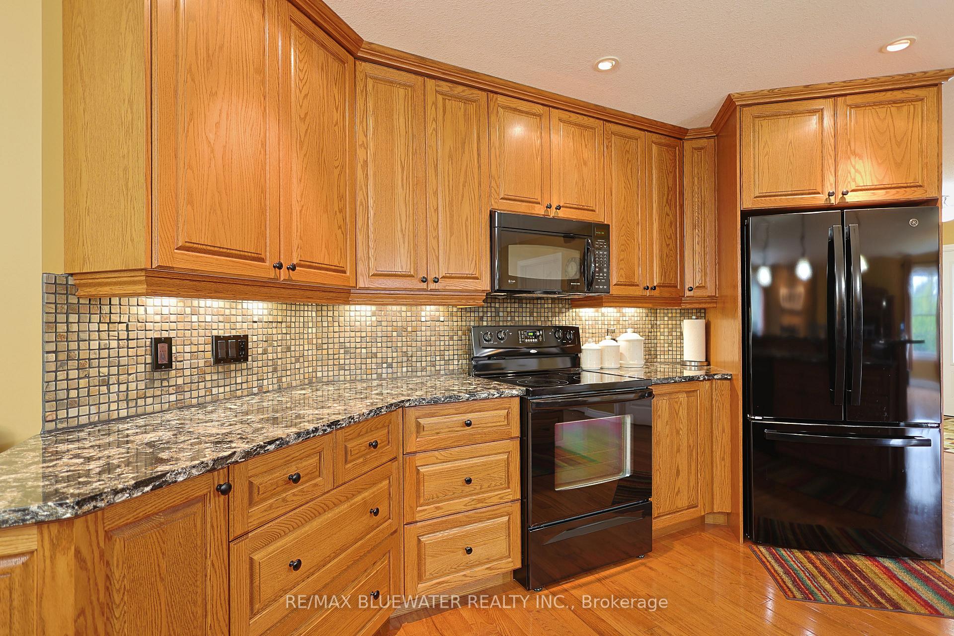 Photo 14 of 71837 Sunridge Crescent, Bluewater, Hay — HOMEH