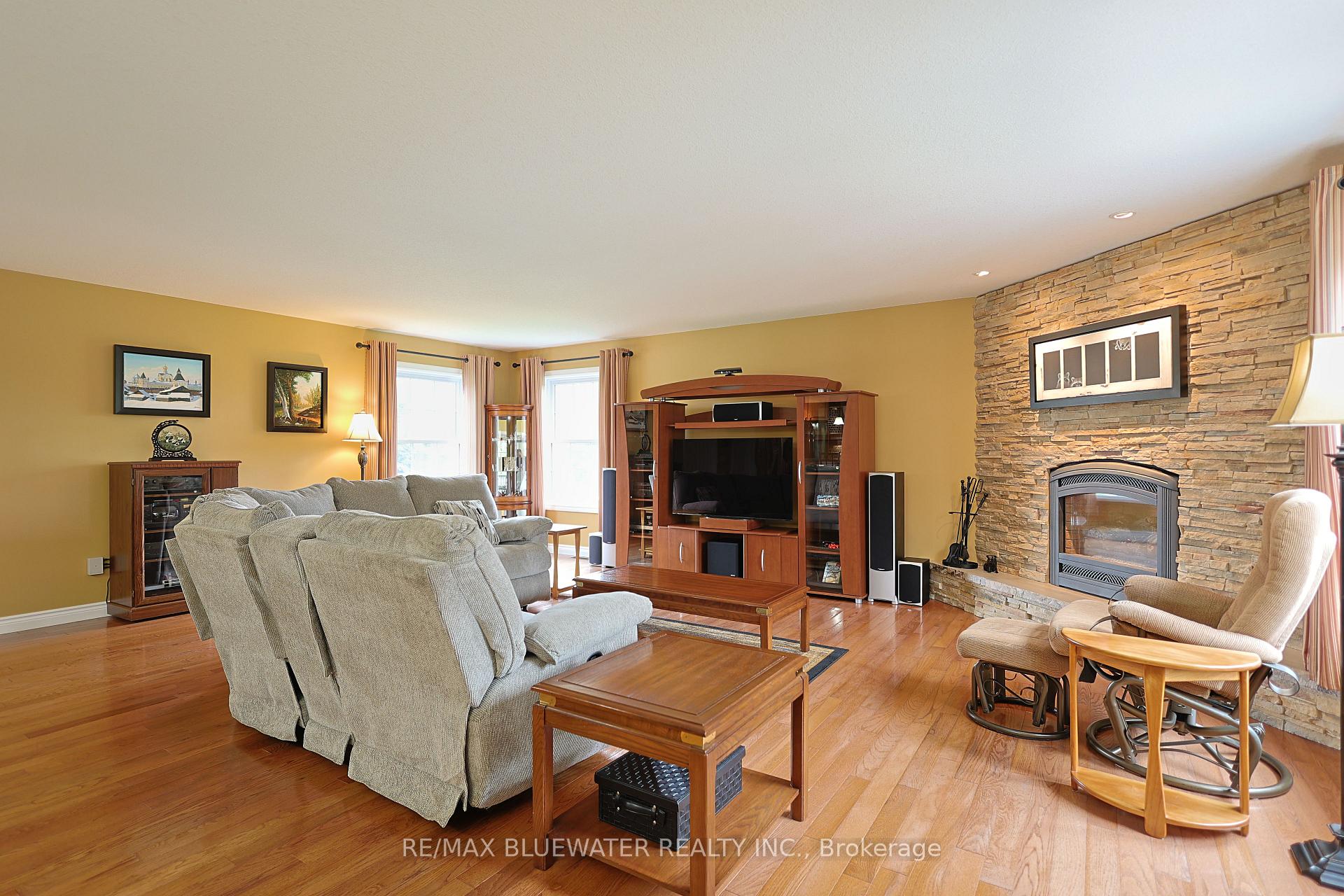 Photo 18 of 71837 Sunridge Crescent, Bluewater, Hay — HOMEH