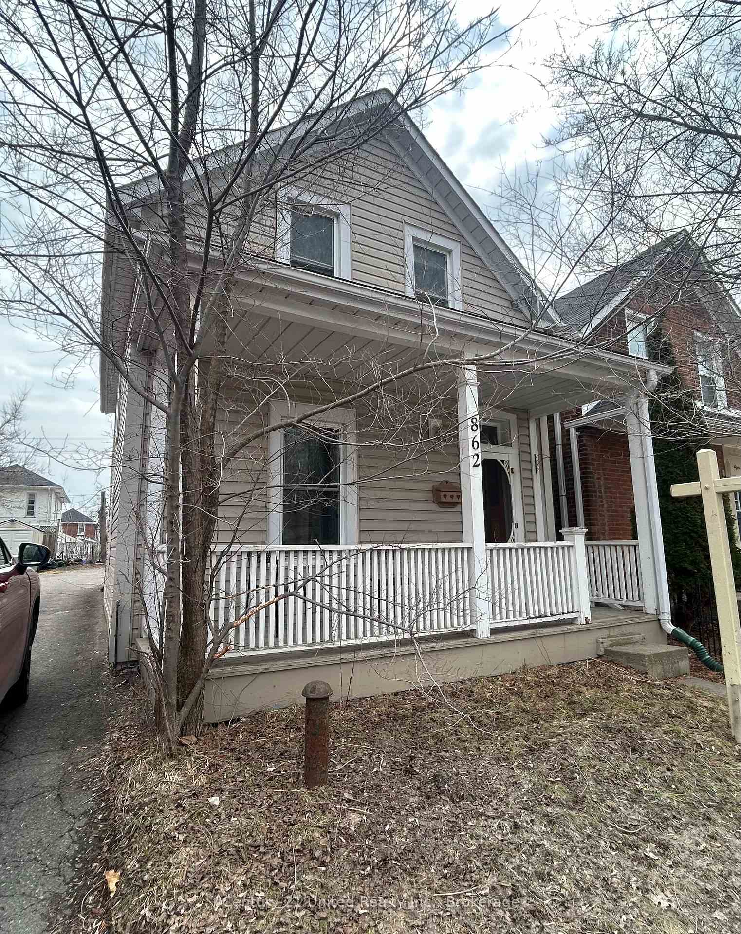 Front of 862 George Street N