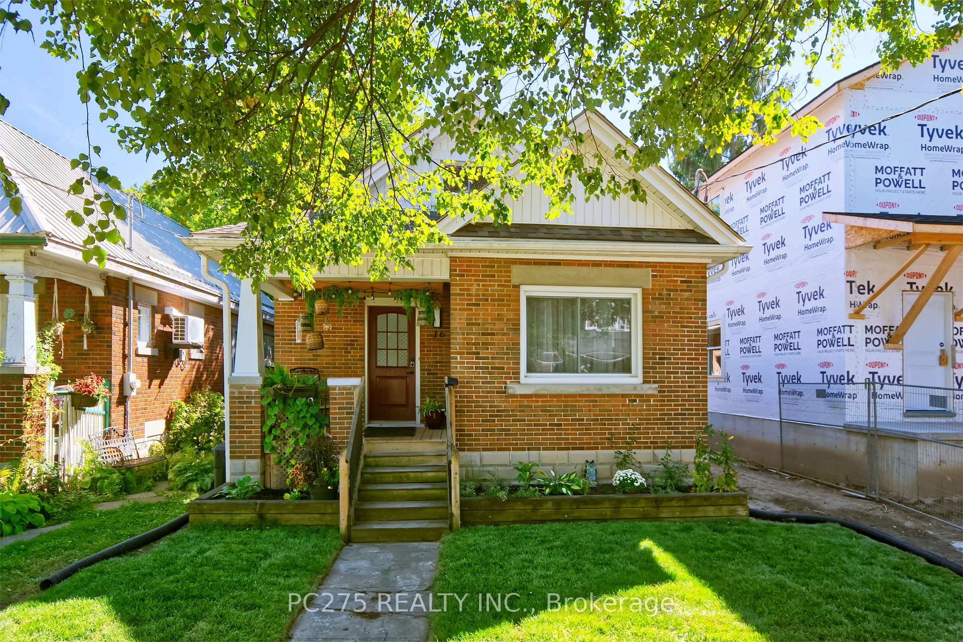 Photo of 16 Barrington Avenue