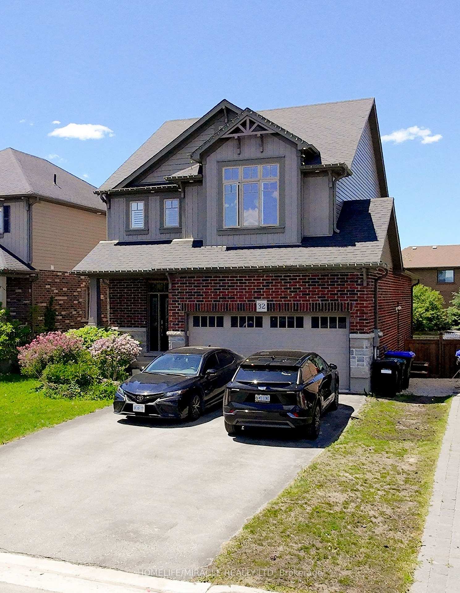 Photo 2 of 32 Carleton Trail, New Tecumseth, Beeton — HOMEH