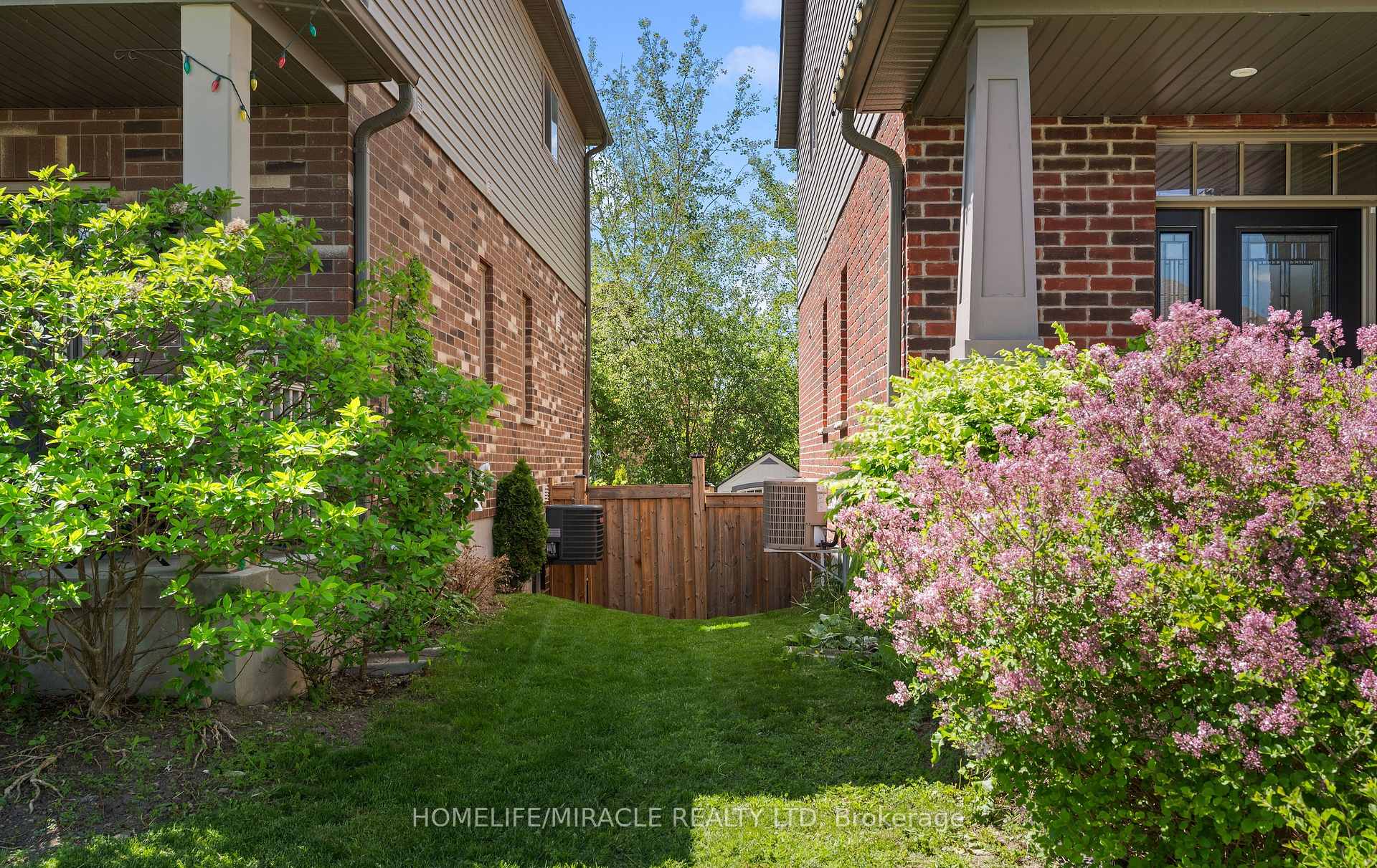 Photo 46 of 32 Carleton Trail, New Tecumseth, Beeton — HOMEH