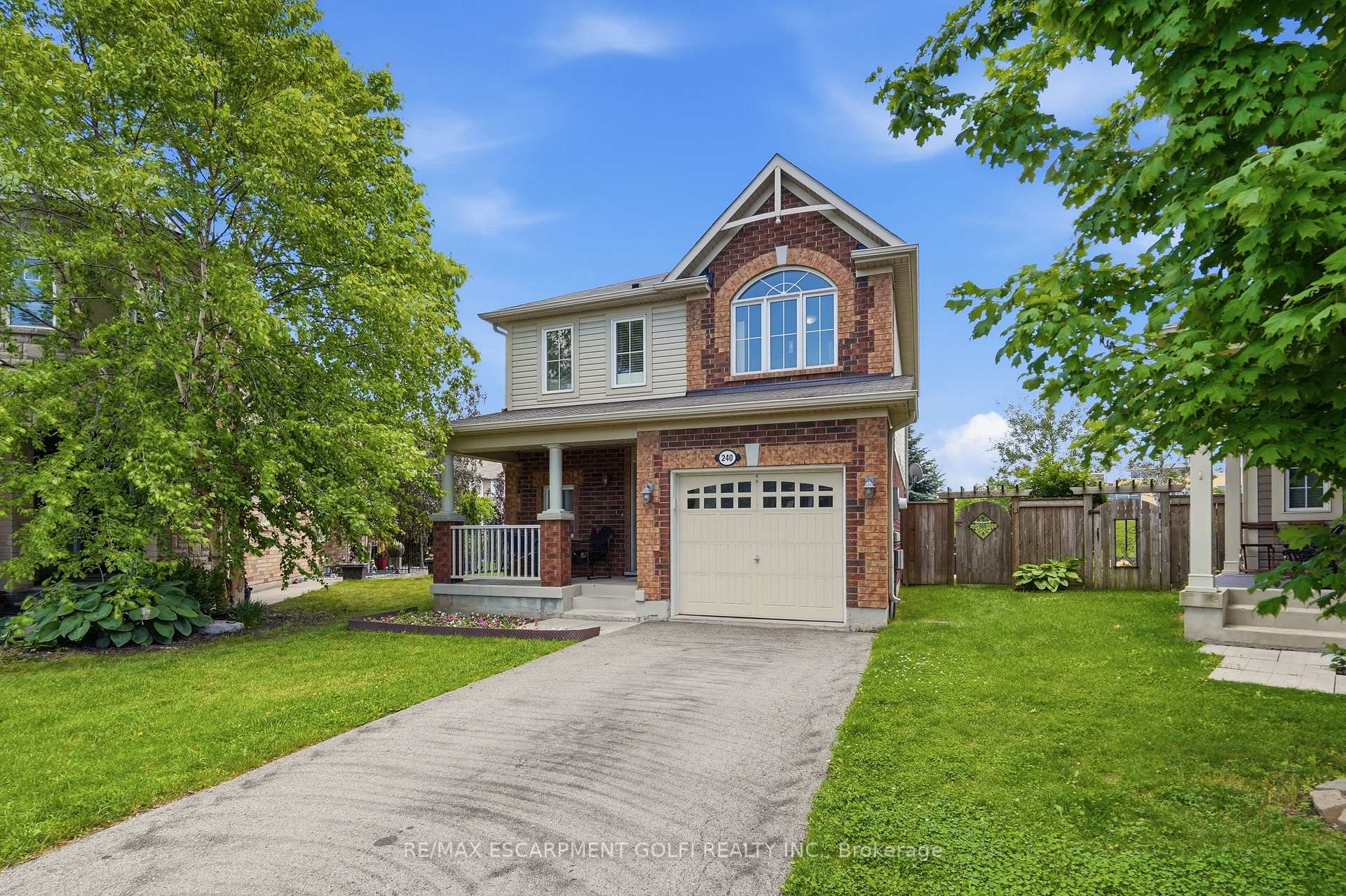 Photo 5 of 240 Emick Drive, Hamilton, Meadowlands — HOMEH