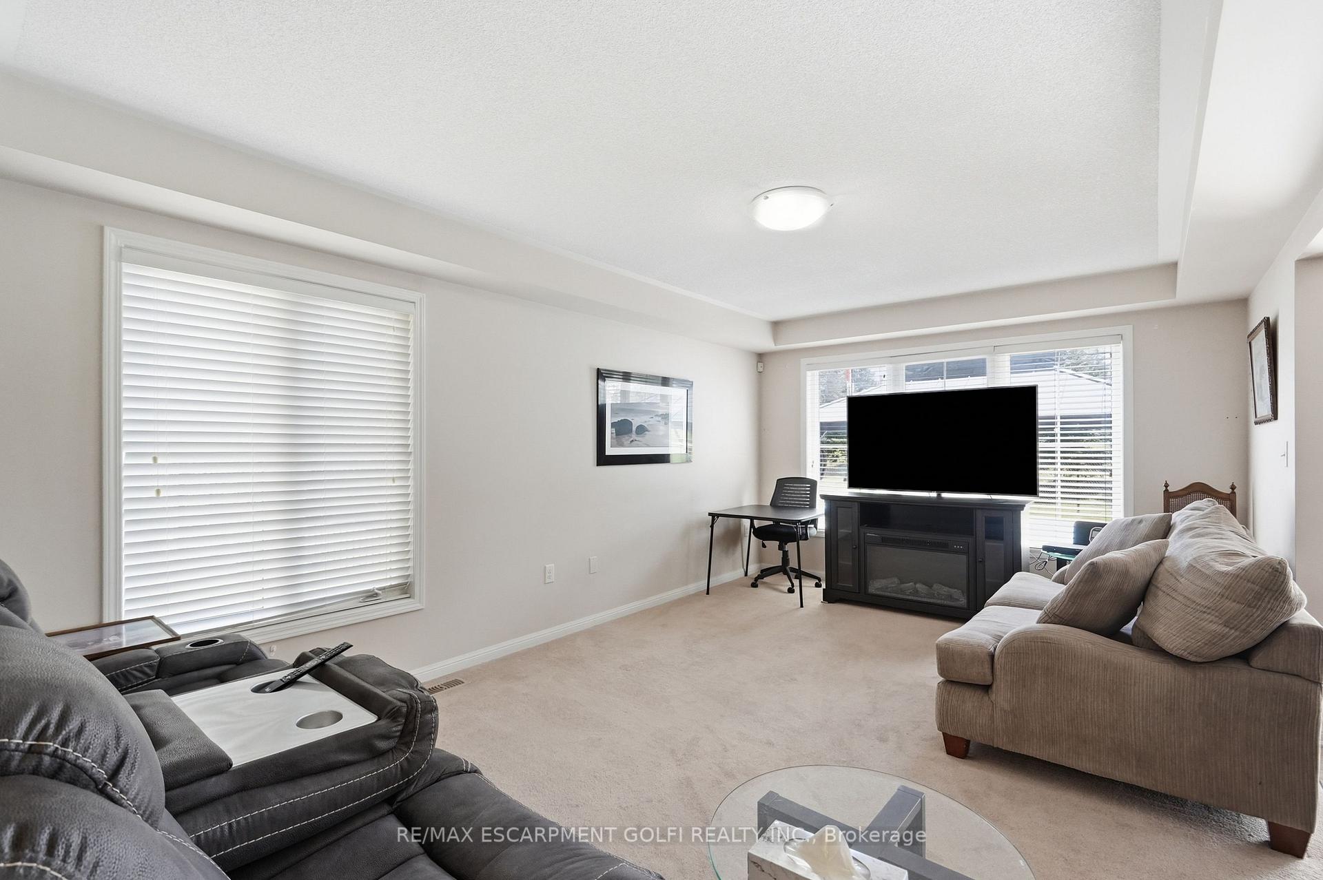 Photo 21 of 240 Emick Drive, Hamilton, Meadowlands — HOMEH