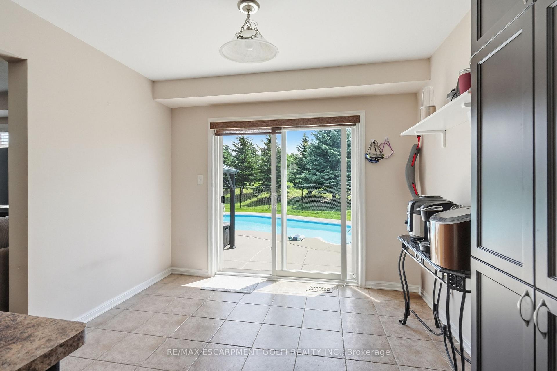Photo 57 of 240 Emick Drive, Hamilton, Meadowlands — HOMEH