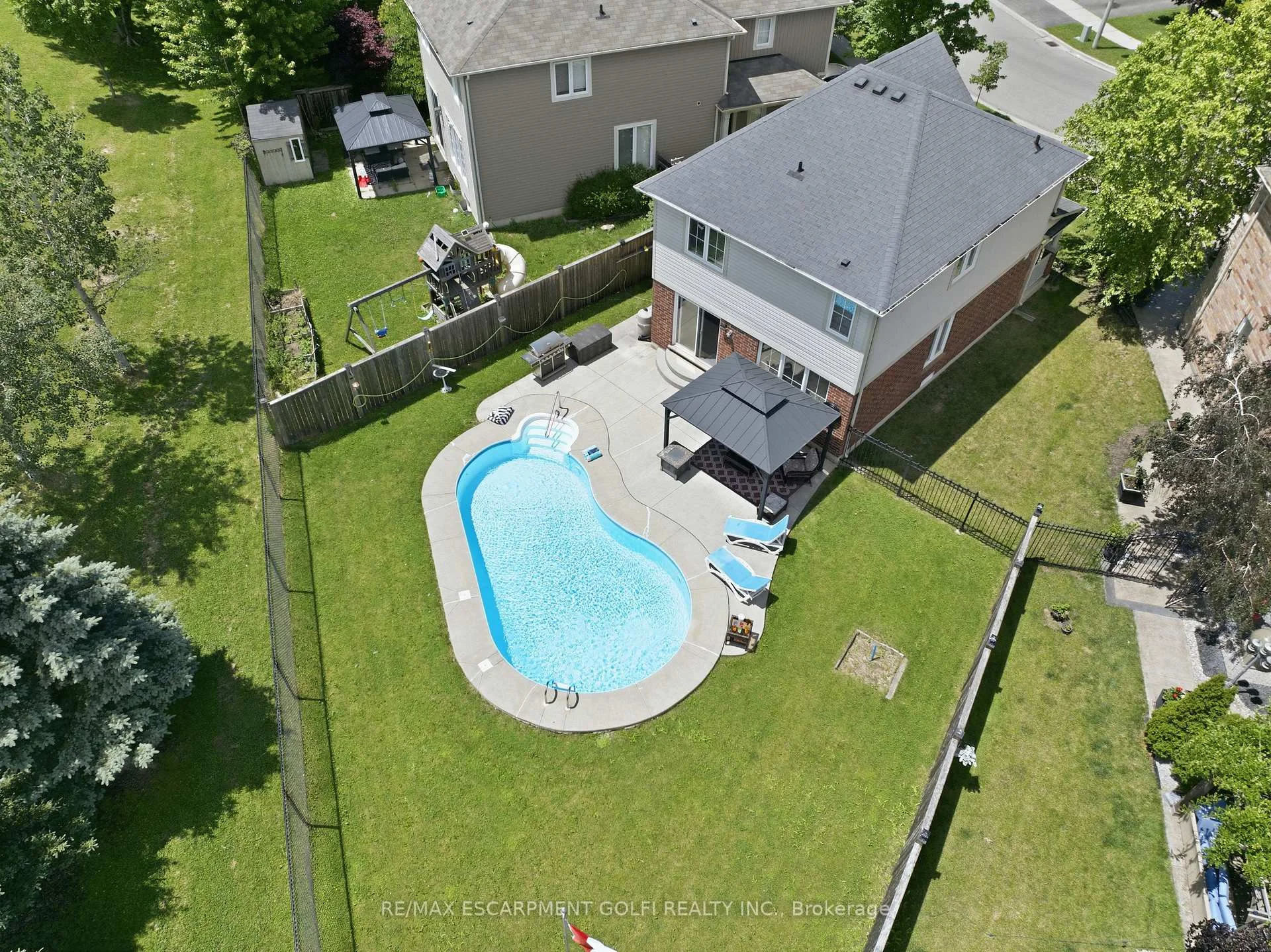 Photo 7 of 240 Emick Drive, Hamilton, Meadowlands — HOMEH