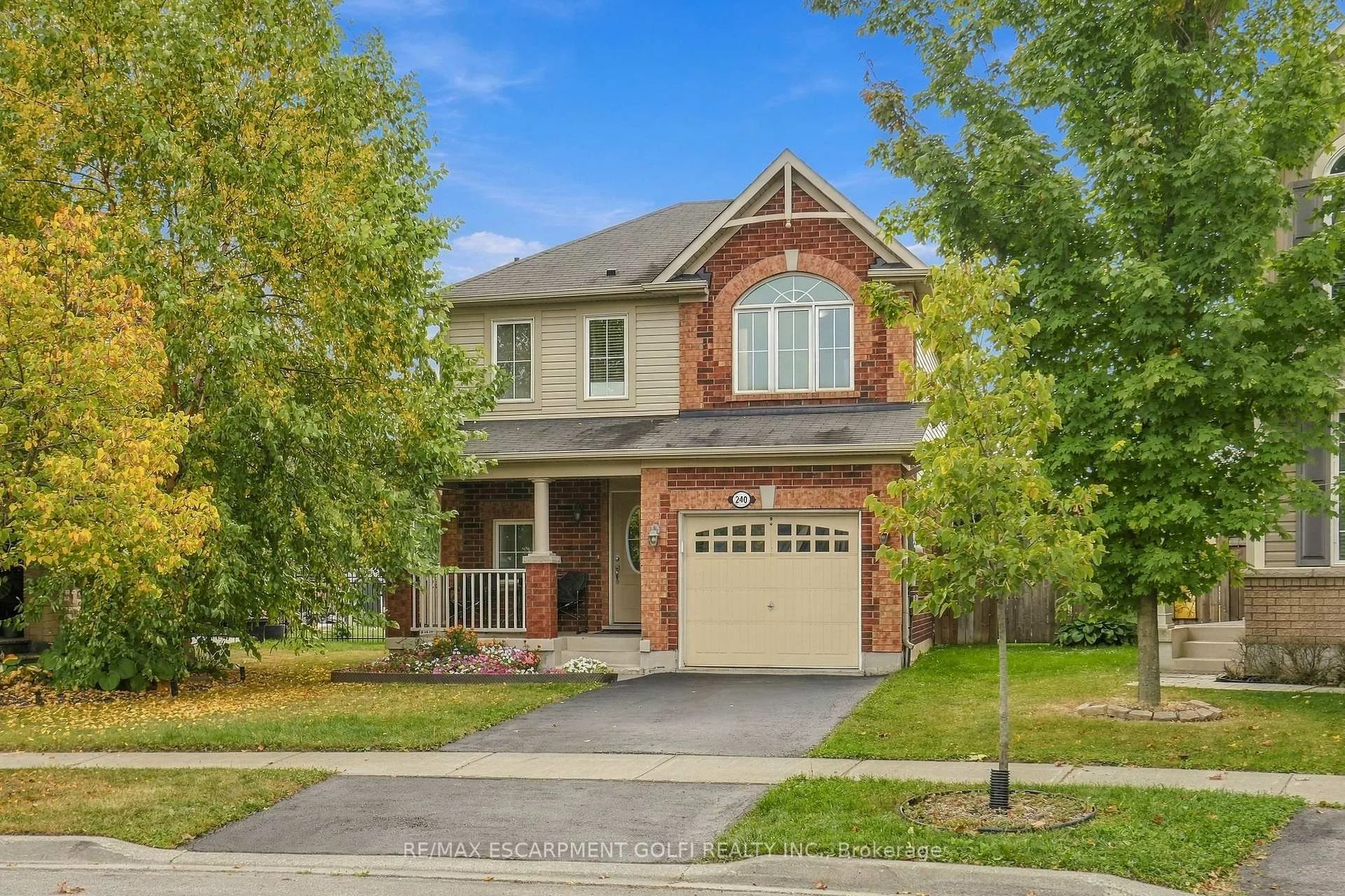 Photo 12 of 240 Emick Drive, Hamilton, Meadowlands — HOMEH