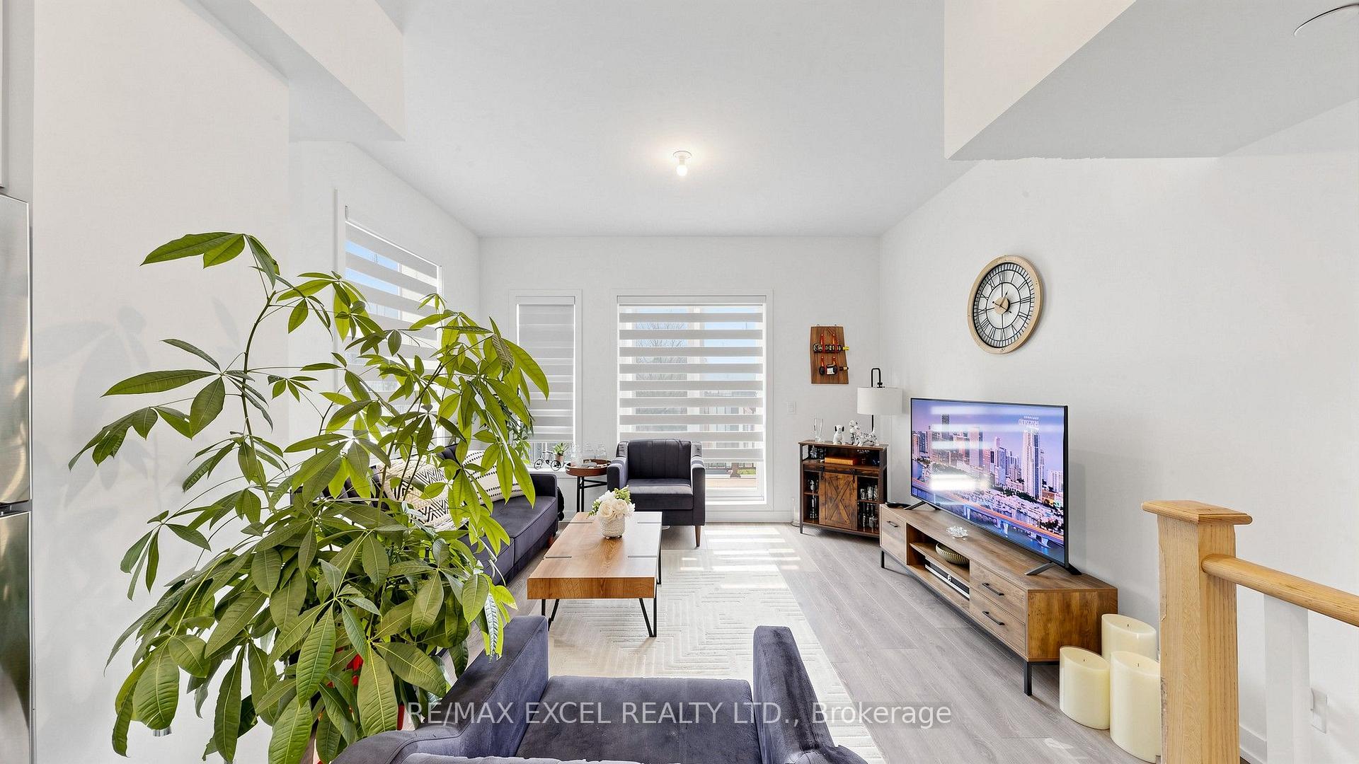 Photo 3 of 68A Tisdale Avenue, North York, Victoria Village — HOMEH