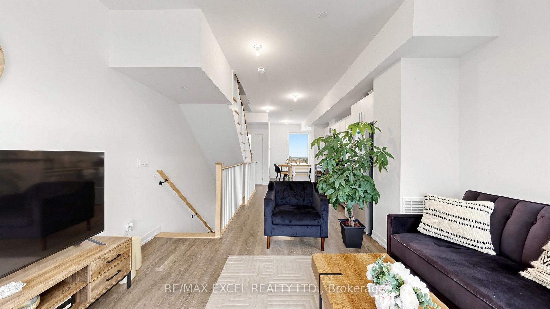 Photo 7 of 68A Tisdale Avenue, North York, Victoria Village — HOMEH