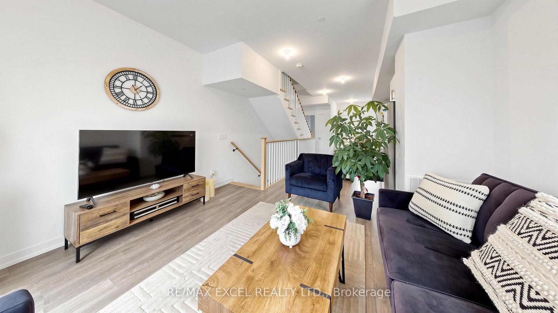 Photo 8 of 68A Tisdale Avenue, North York, Victoria Village — HOMEH