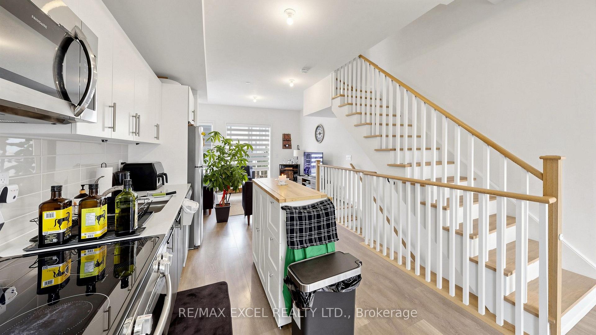 Photo 12 of 68A Tisdale Avenue, North York, Victoria Village — HOMEH