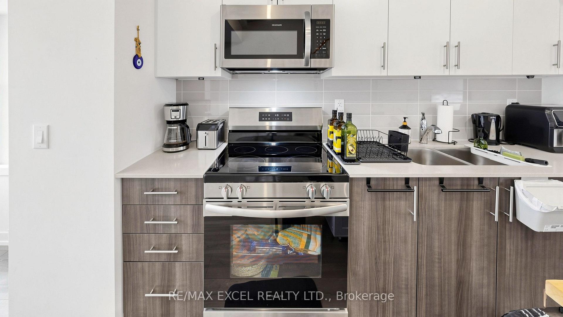 Photo 17 of 68A Tisdale Avenue, North York, Victoria Village — HOMEH