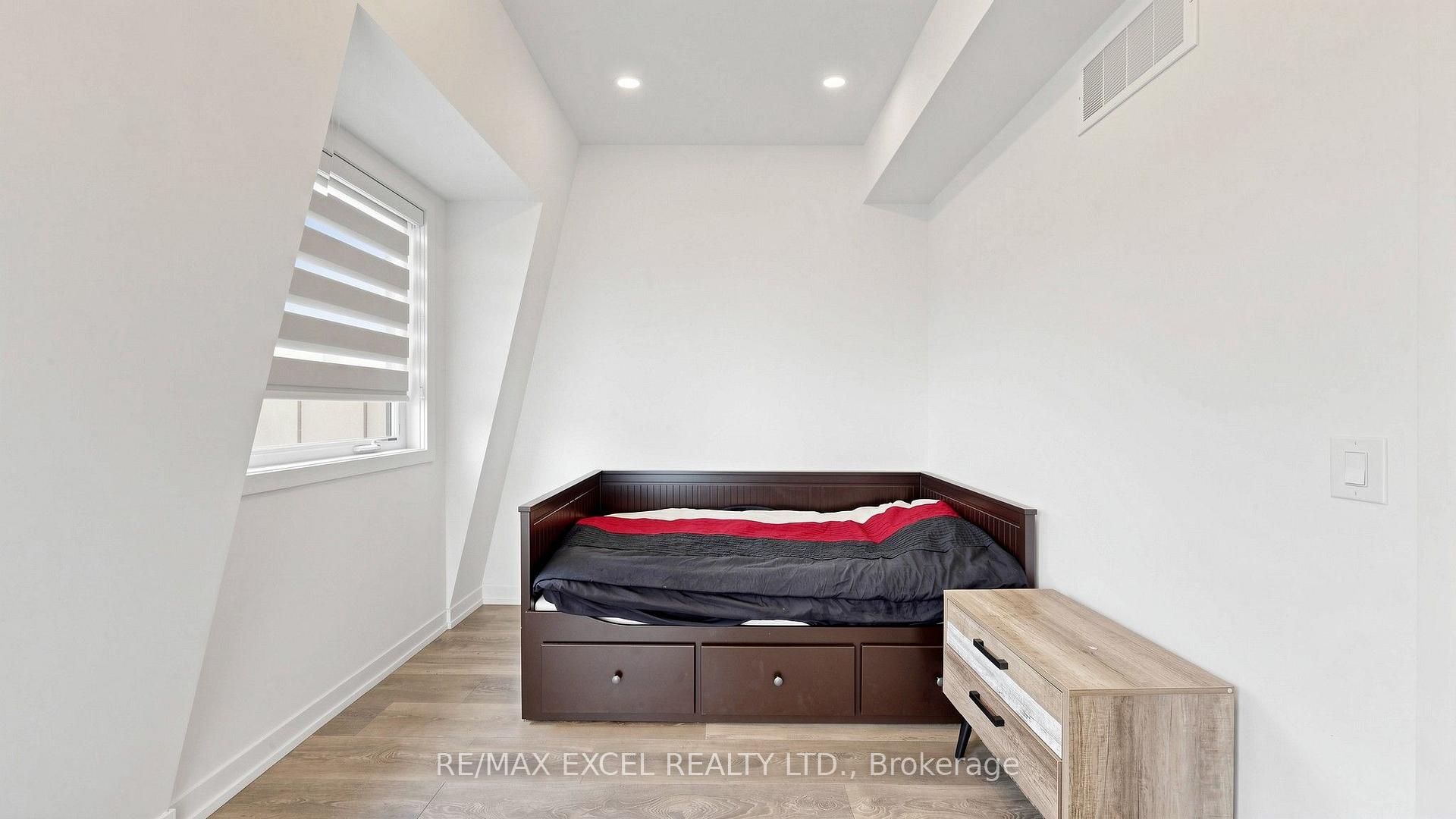 Photo 31 of 68A Tisdale Avenue, North York, Victoria Village — HOMEH