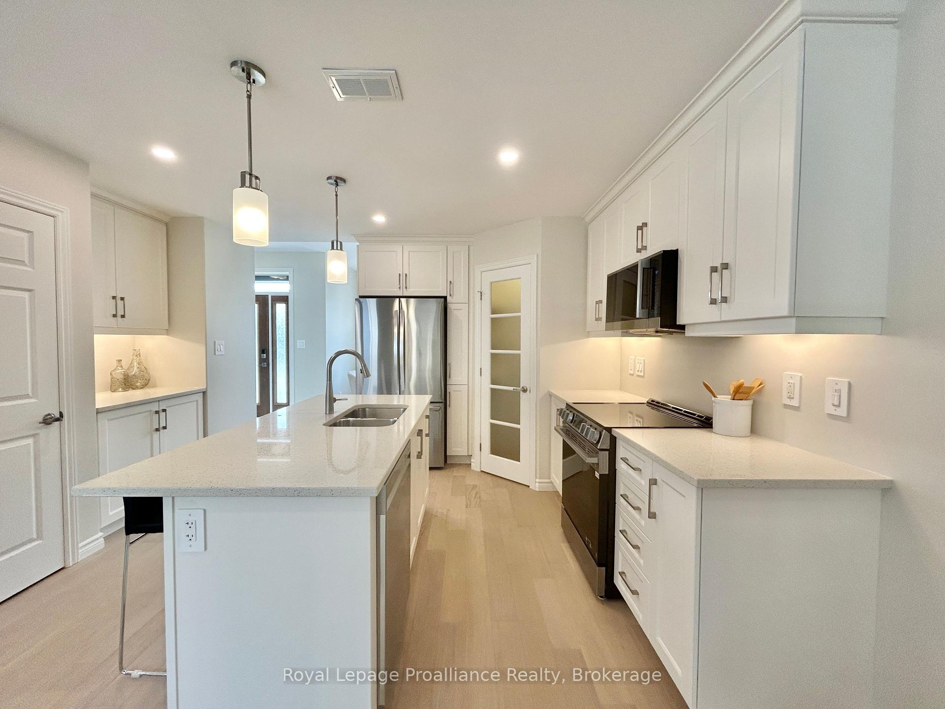 Photo 5 of 93 Athabaska Drive, Belleville, Thurlow Ward — HOMEH