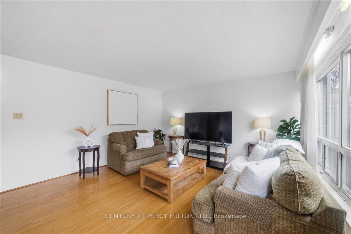 Photo 8 of 16 By-Pass Court, Scarborough, Tam O'Shanter-Sullivan — HOMEH