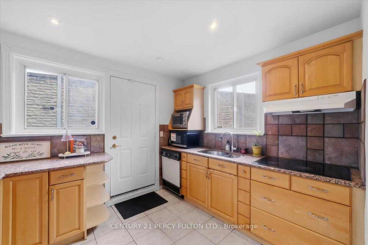Photo 10 of 16 By-Pass Court, Scarborough, Tam O'Shanter-Sullivan — HOMEH