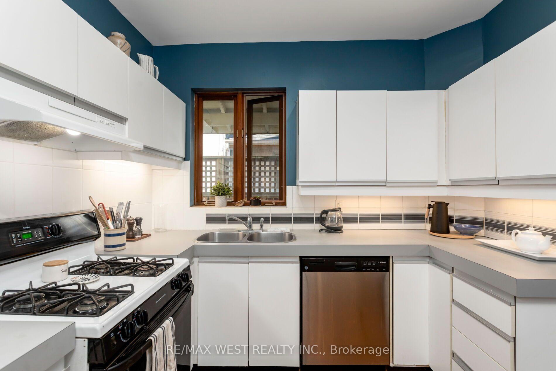 Photo 15 of 195 Dunn Avenue, Toronto, South Parkdale — HOMEH