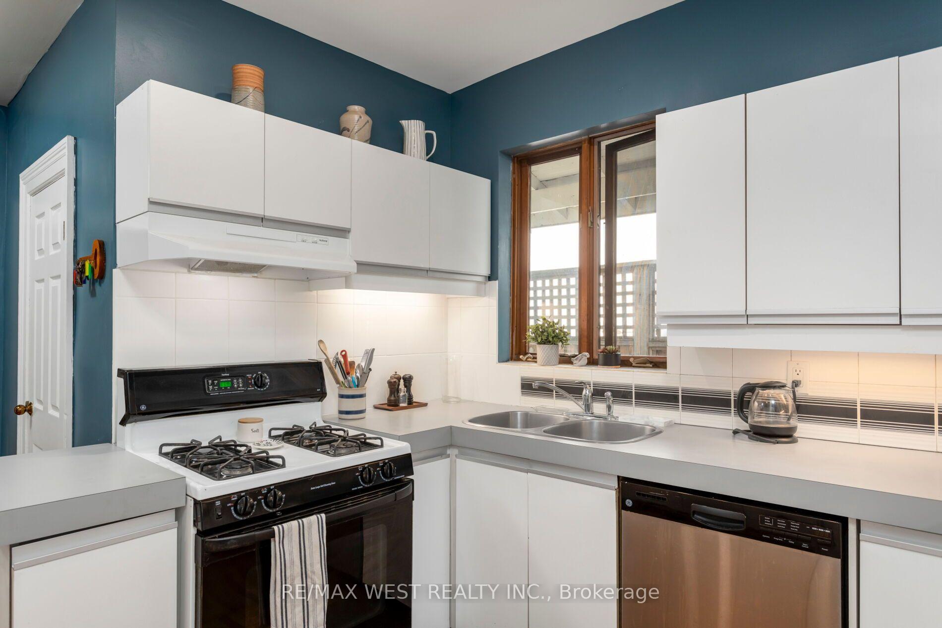 Photo 16 of 195 Dunn Avenue, Toronto, South Parkdale — HOMEH