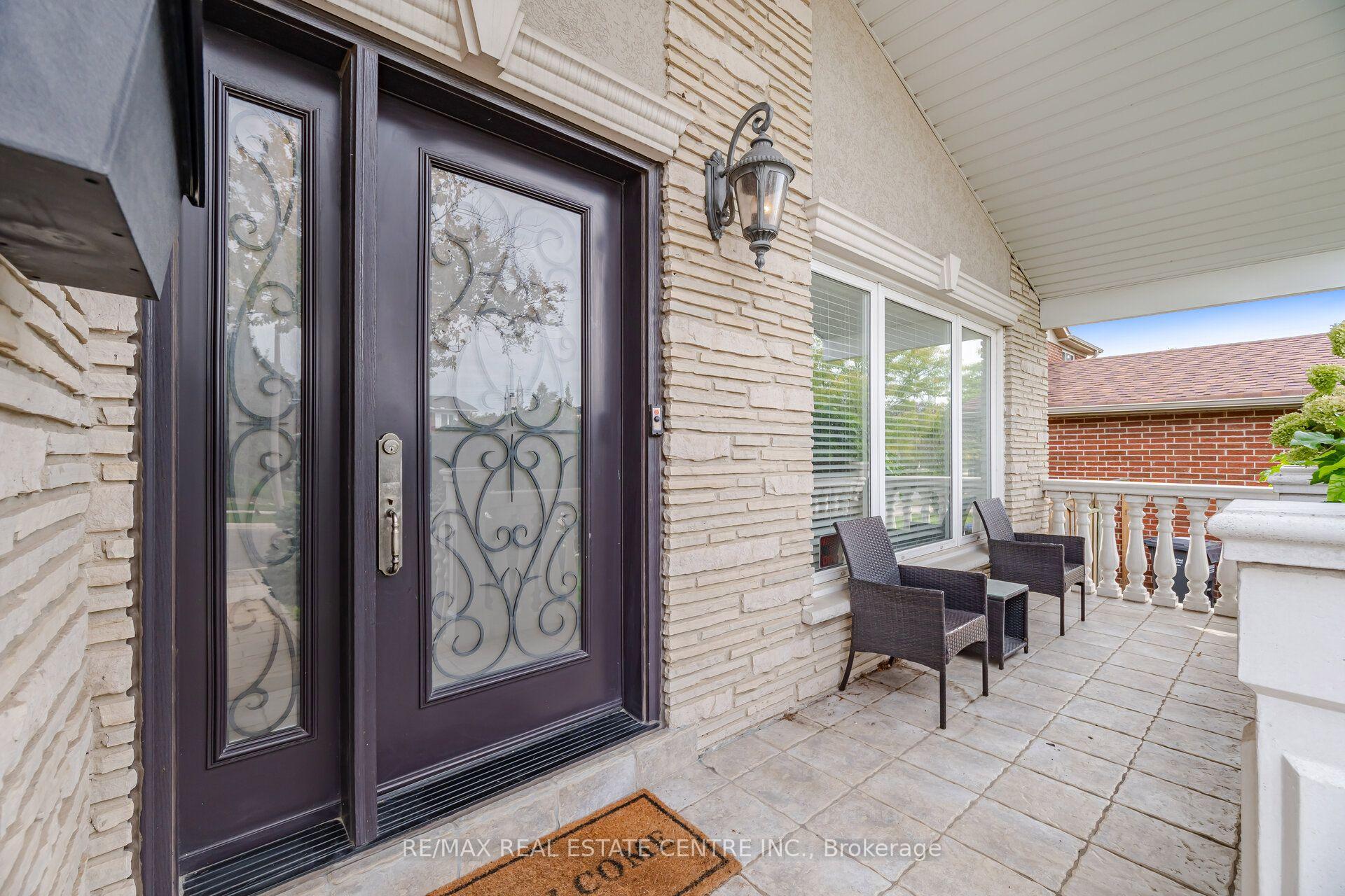 Photo 3 of 1876 Bough Beeches Boulevard, Mississauga, Rathwood — HOMEH