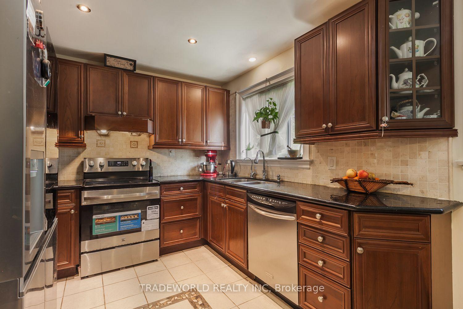 Photo 10 of 70 Fulbert Crescent, Scarborough, Agincourt South-Malvern West — HOMEH