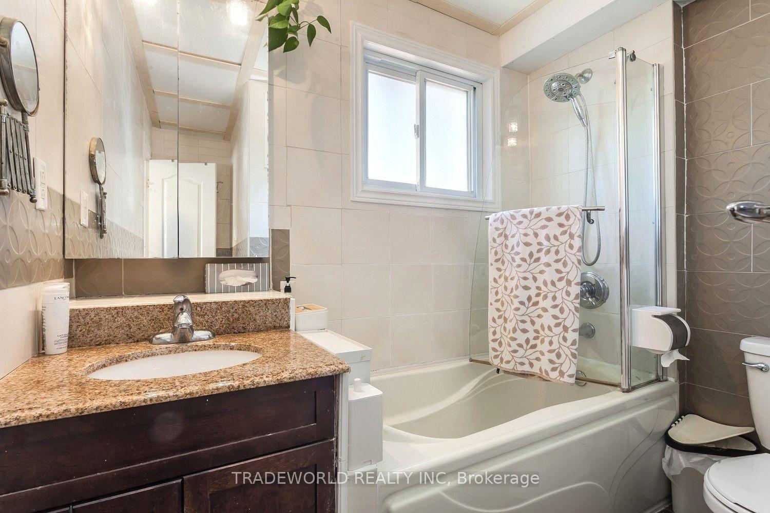 Photo 20 of 70 Fulbert Crescent, Scarborough, Agincourt South-Malvern West — HOMEH