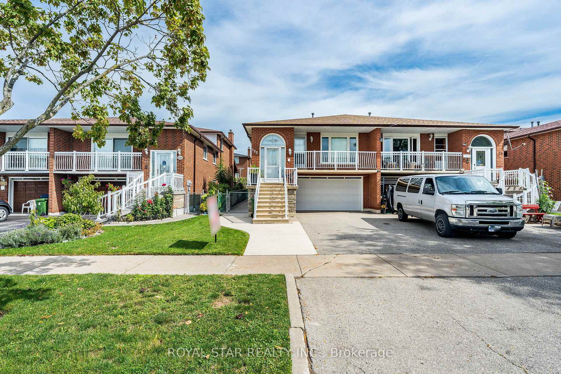 Photo 2 of 122 Sawmill Road, North York, Glenfield-Jane Heights — HOMEH