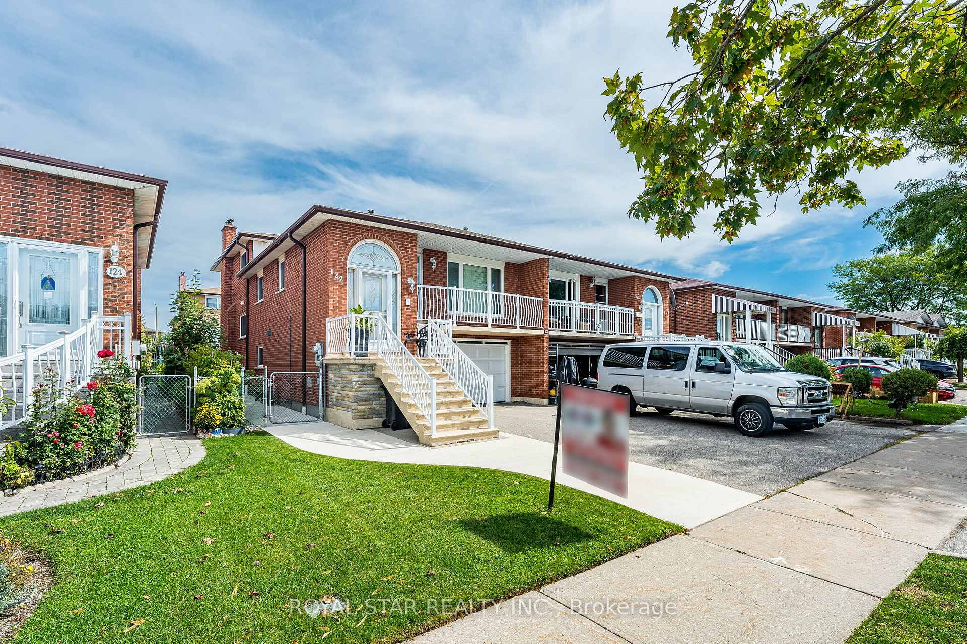 Photo 3 of 122 Sawmill Road, North York, Glenfield-Jane Heights — HOMEH