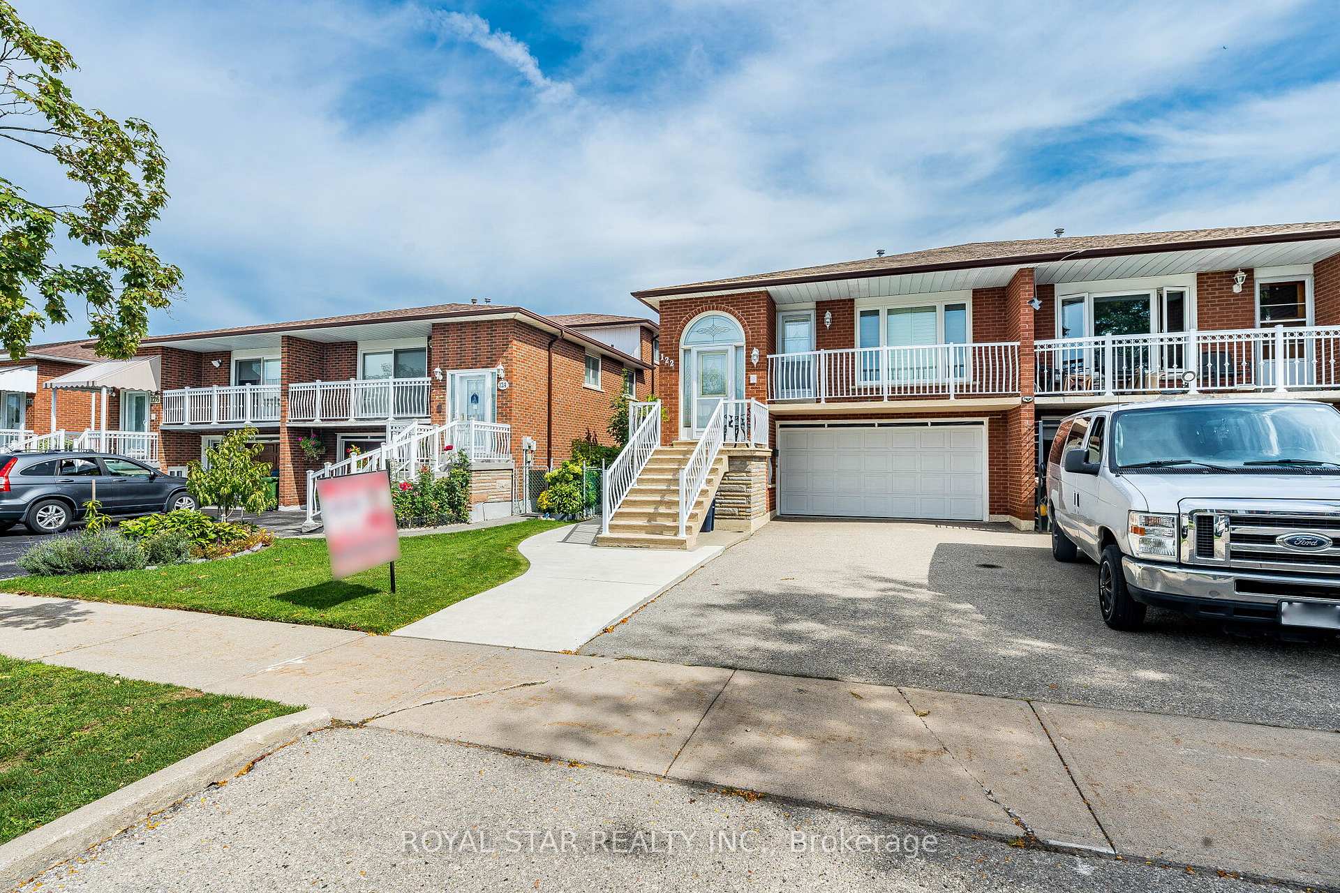 Photo 5 of 122 Sawmill Road, North York, Glenfield-Jane Heights — HOMEH