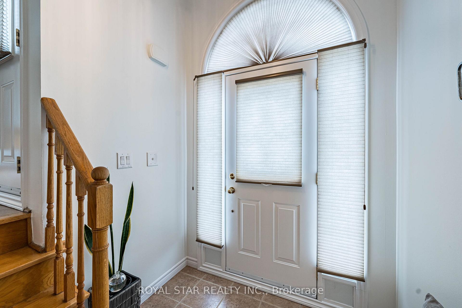 Photo 8 of 122 Sawmill Road, North York, Glenfield-Jane Heights — HOMEH