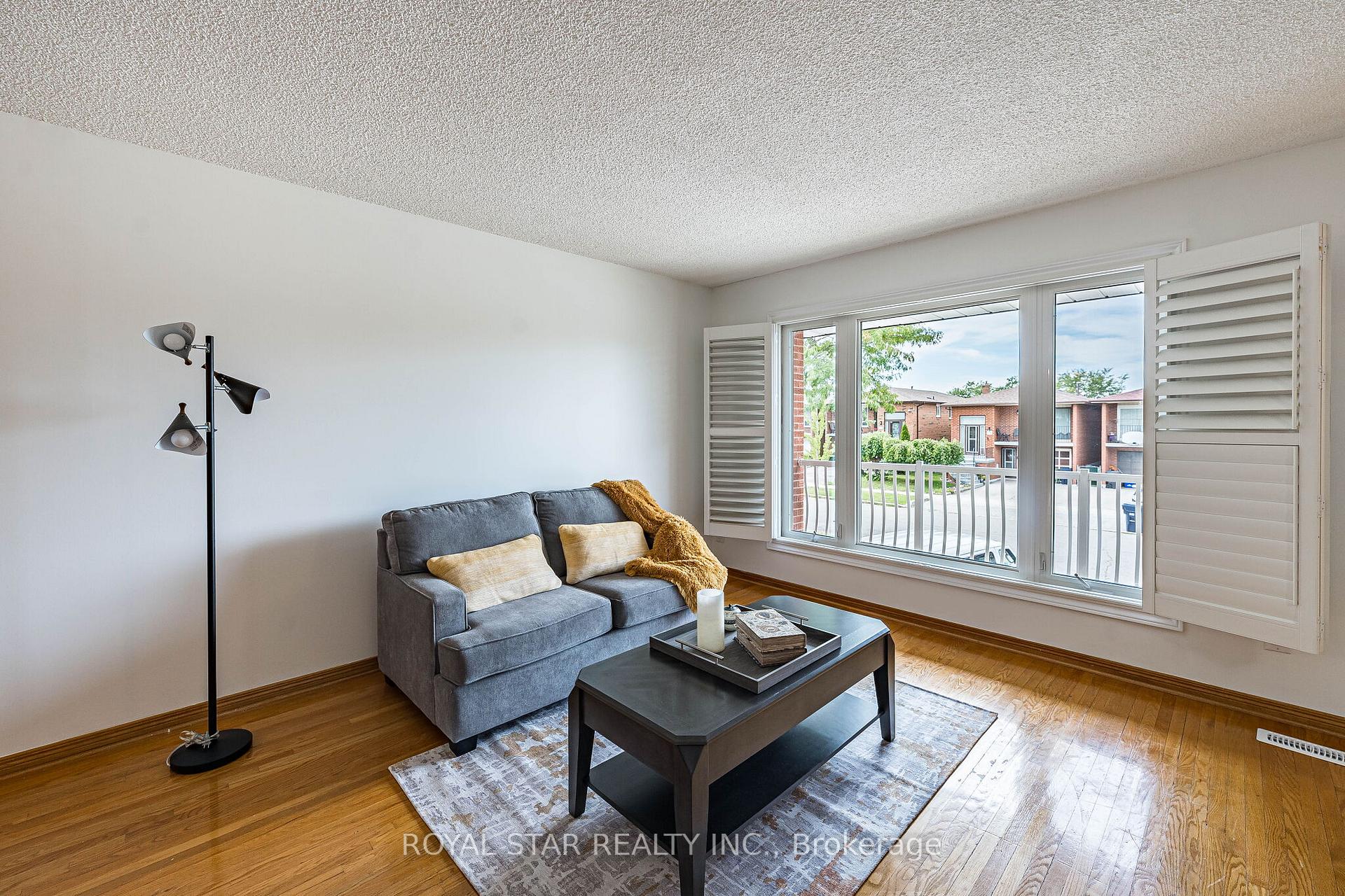 Photo 10 of 122 Sawmill Road, North York, Glenfield-Jane Heights — HOMEH