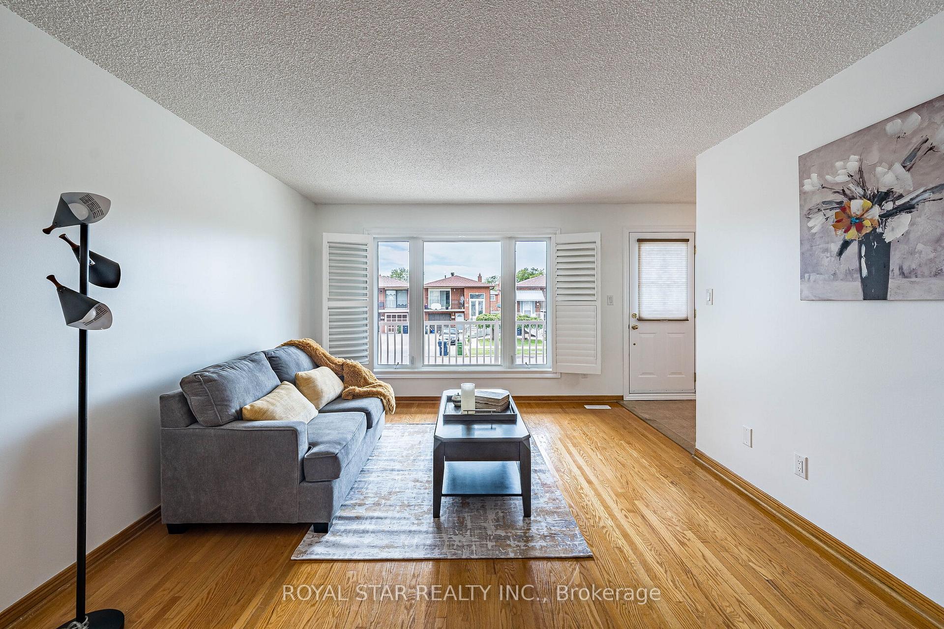 Photo 11 of 122 Sawmill Road, North York, Glenfield-Jane Heights — HOMEH