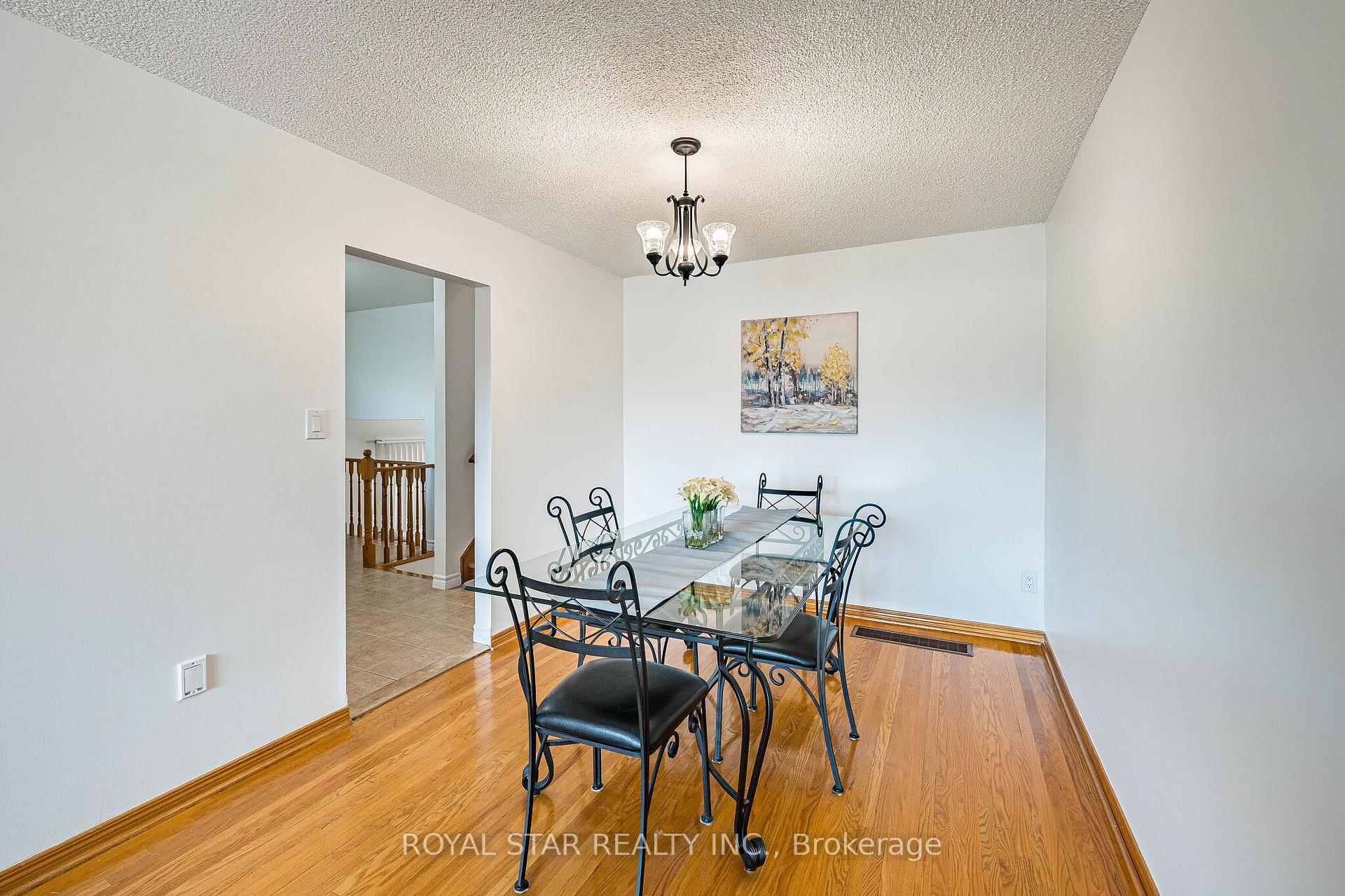 Photo 12 of 122 Sawmill Road, North York, Glenfield-Jane Heights — HOMEH
