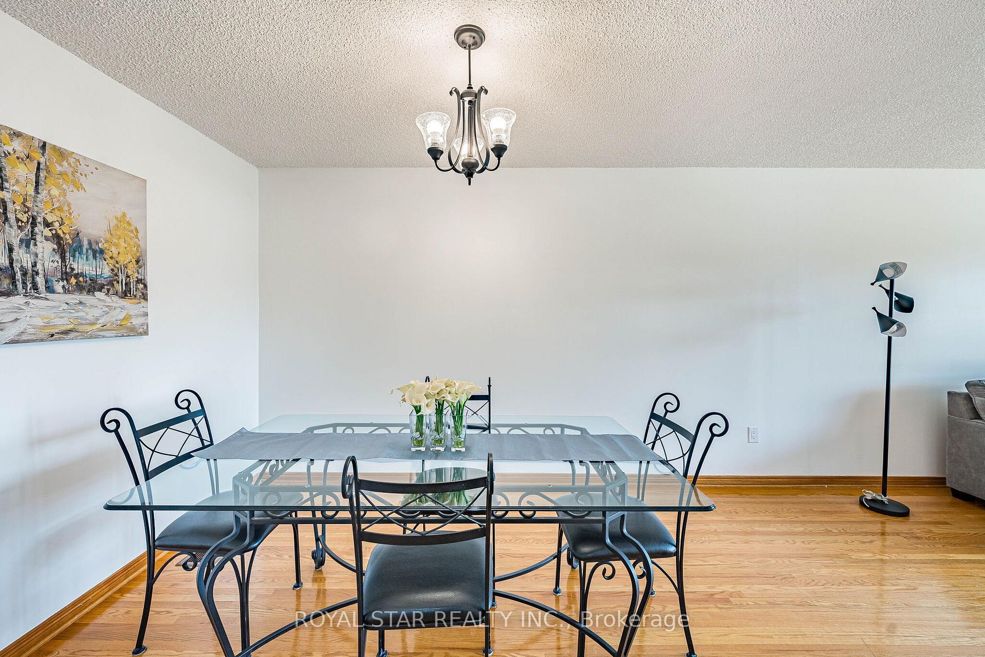 Photo 13 of 122 Sawmill Road, North York, Glenfield-Jane Heights — HOMEH