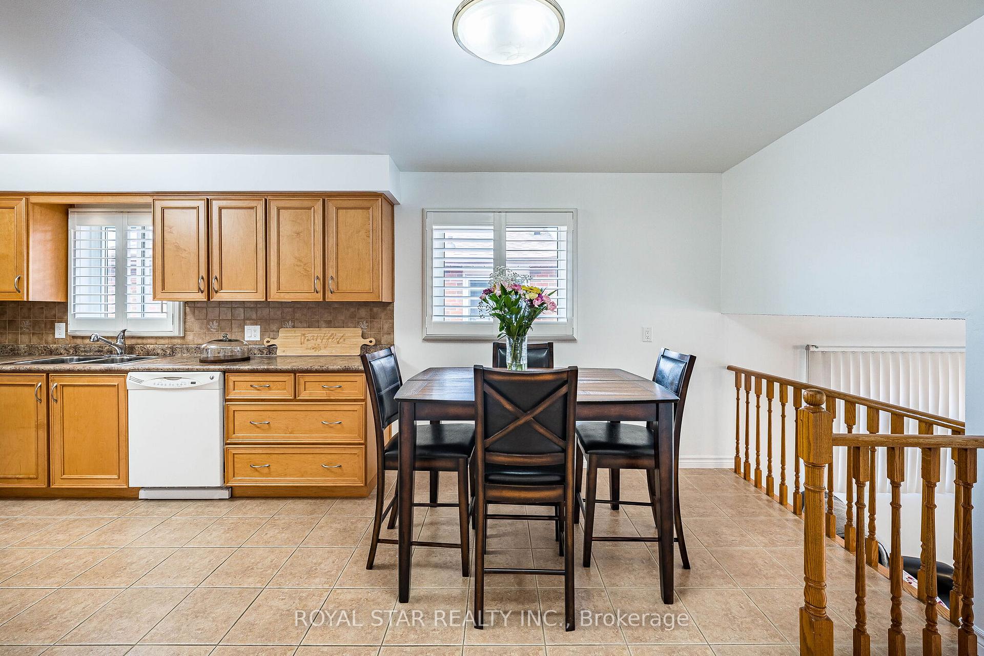 Photo 14 of 122 Sawmill Road, North York, Glenfield-Jane Heights — HOMEH